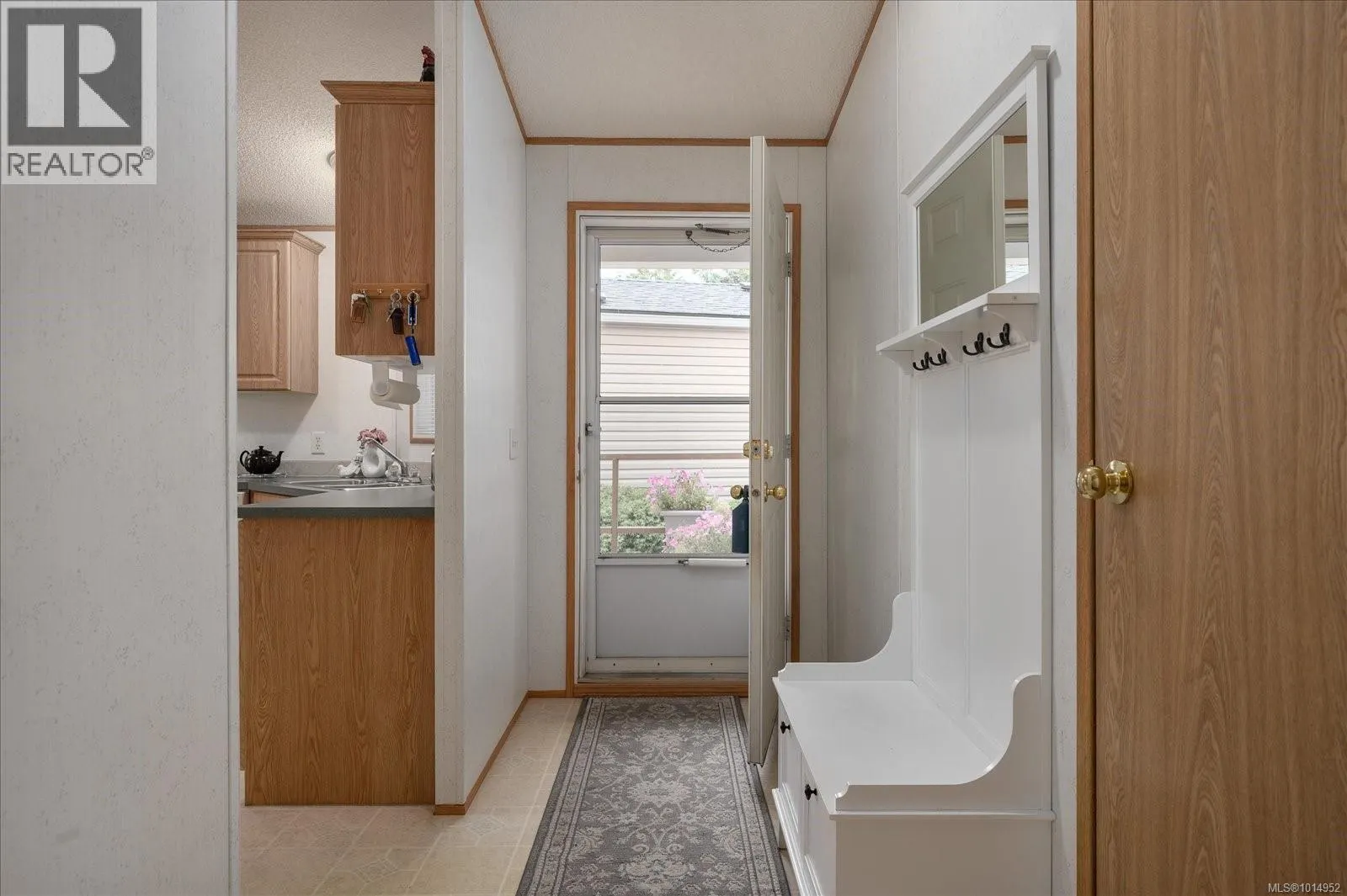 20 1247 Arbutus Rd