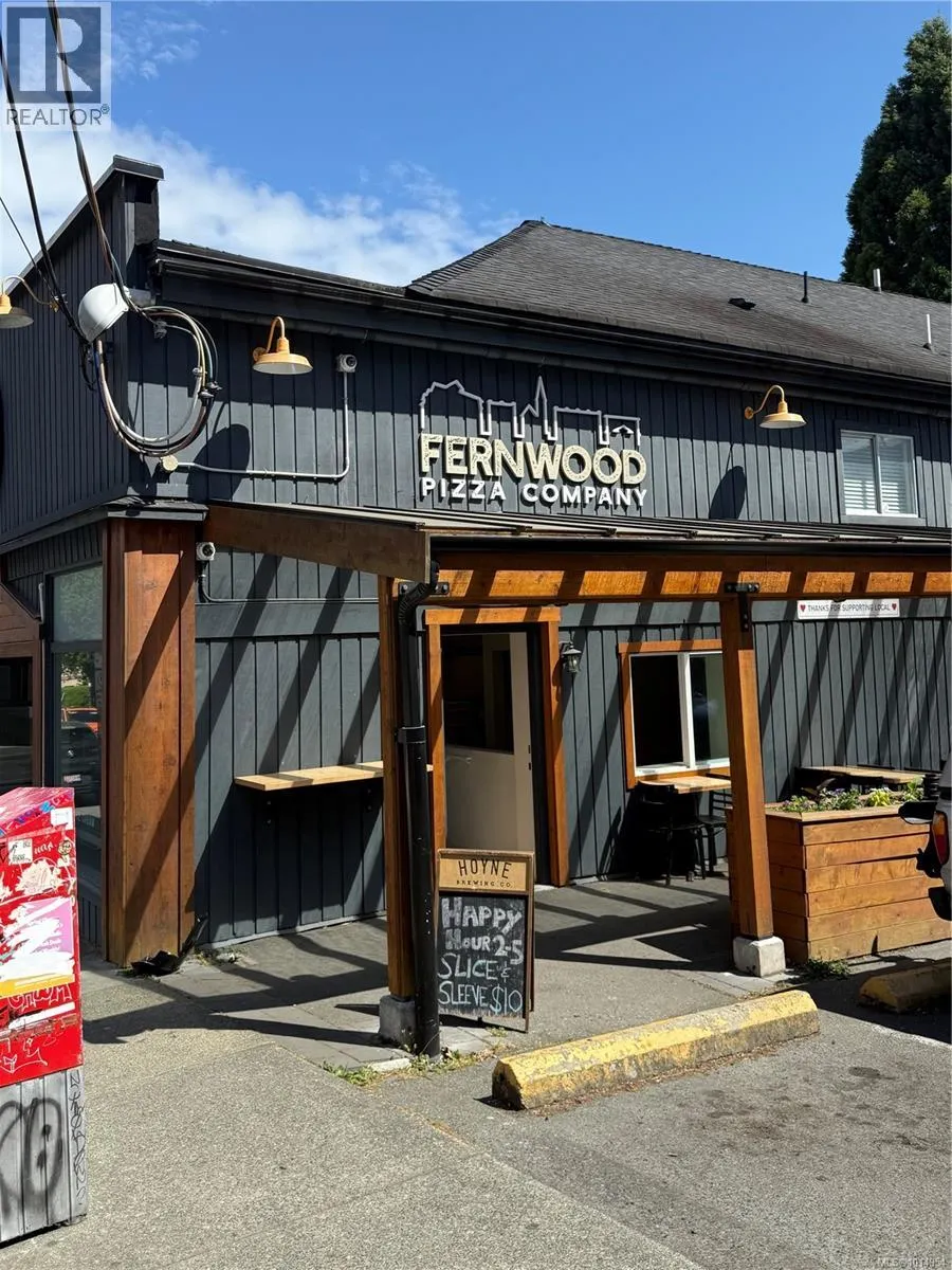 1 1915 Fernwood Rd