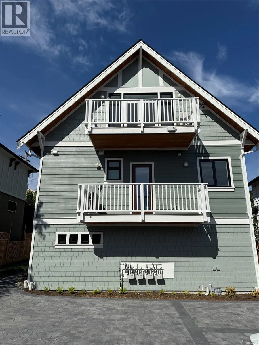 1 1915 Fernwood Rd