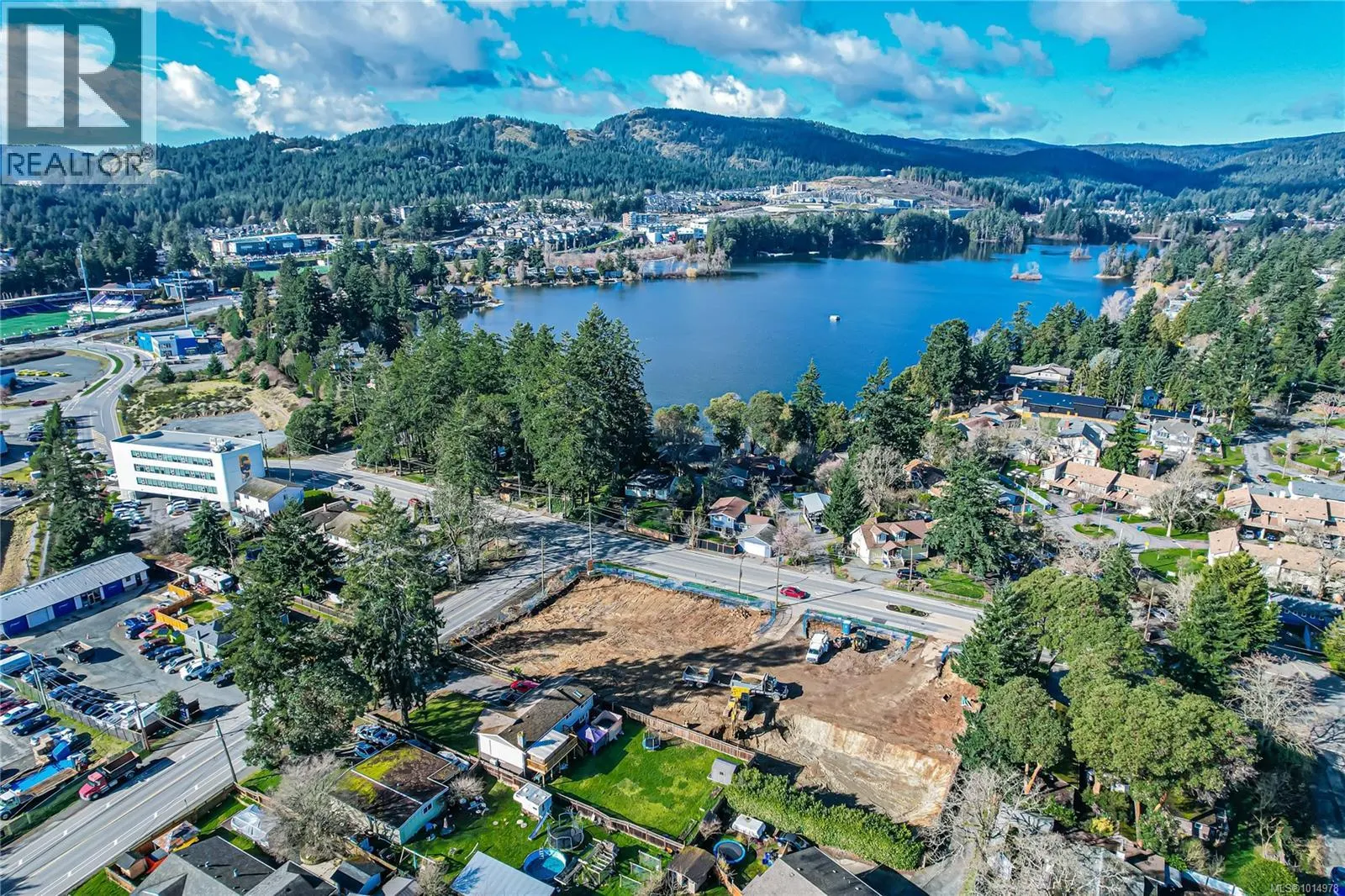 304 2881 Leigh Rd