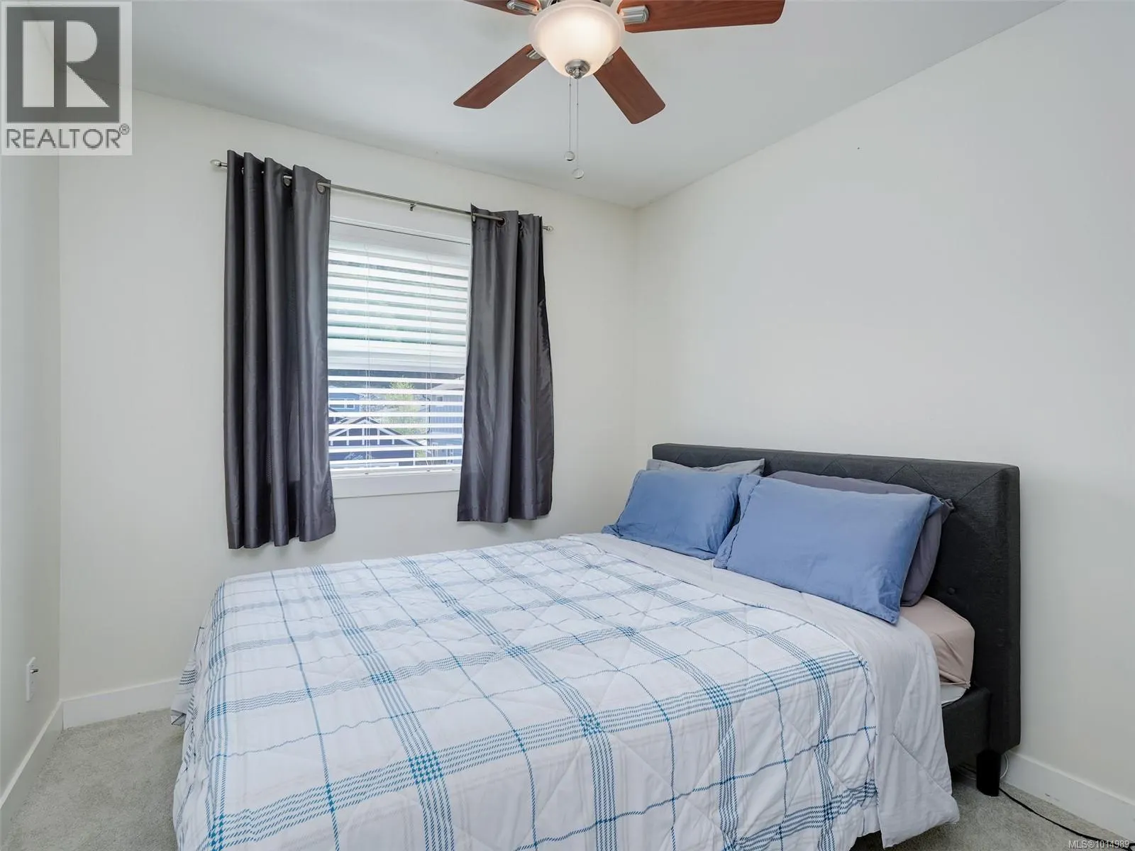 1042 Skylar Cir