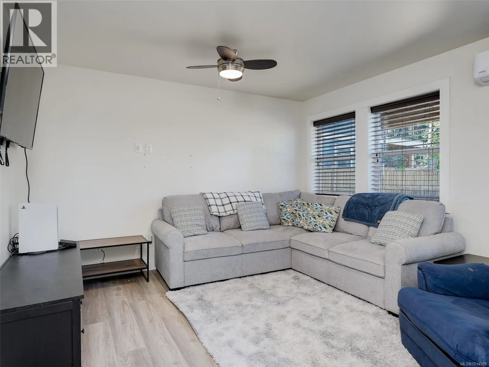 1042 Skylar Cir