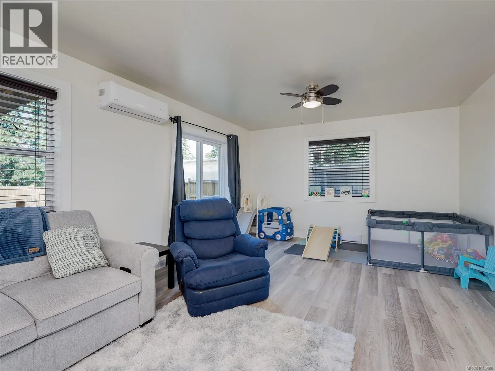 1042 Skylar Cir