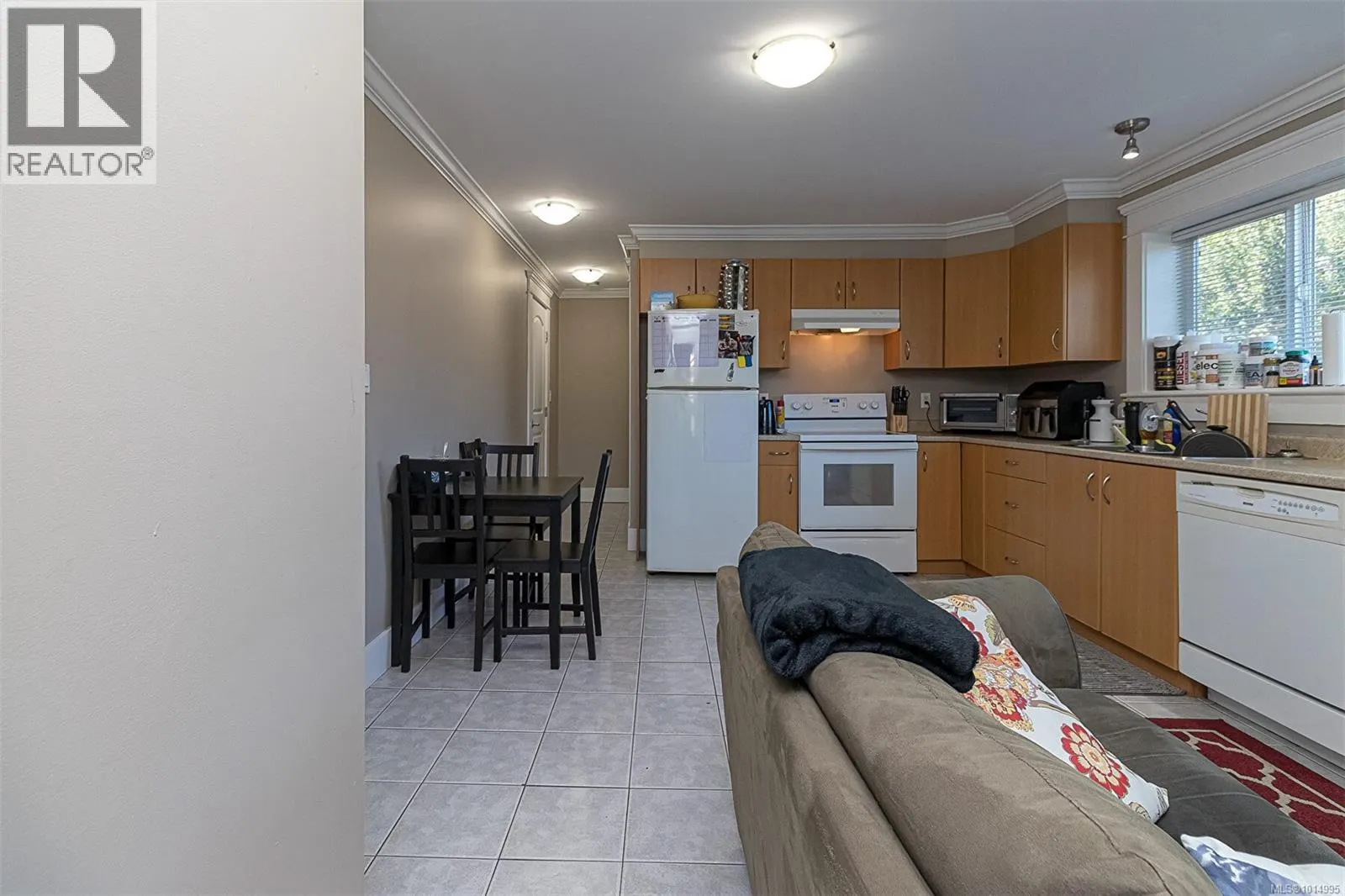 596 Peto Pl