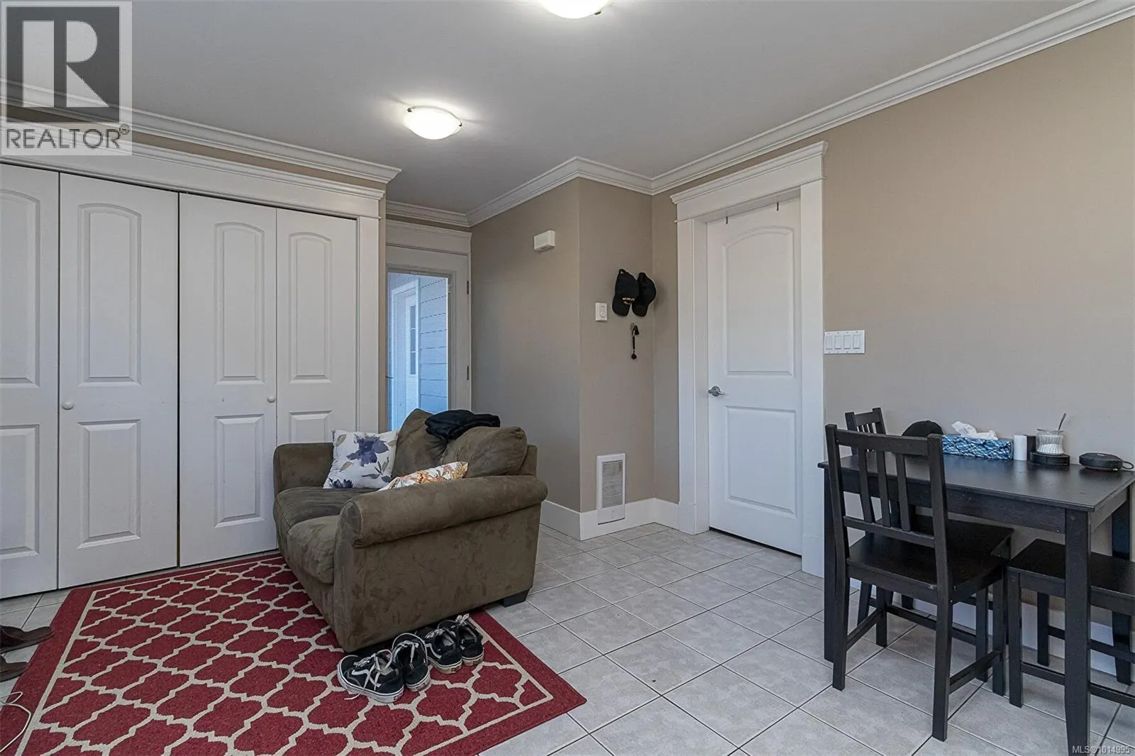 596 Peto Pl