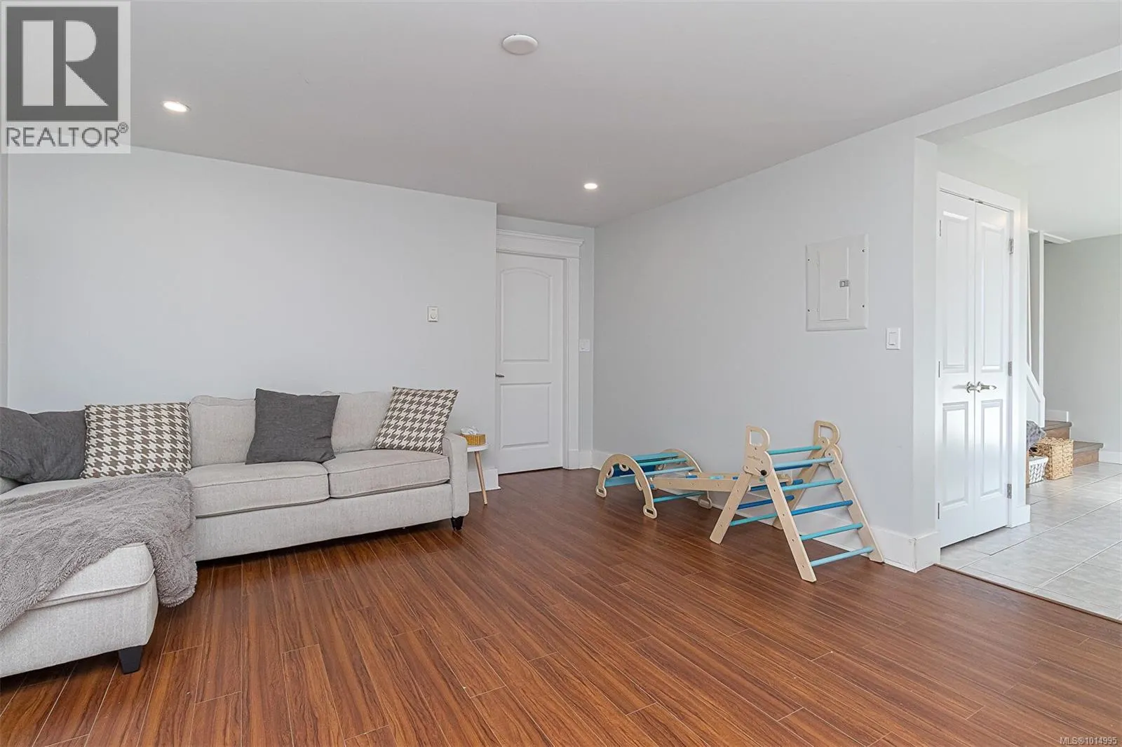 596 Peto Pl