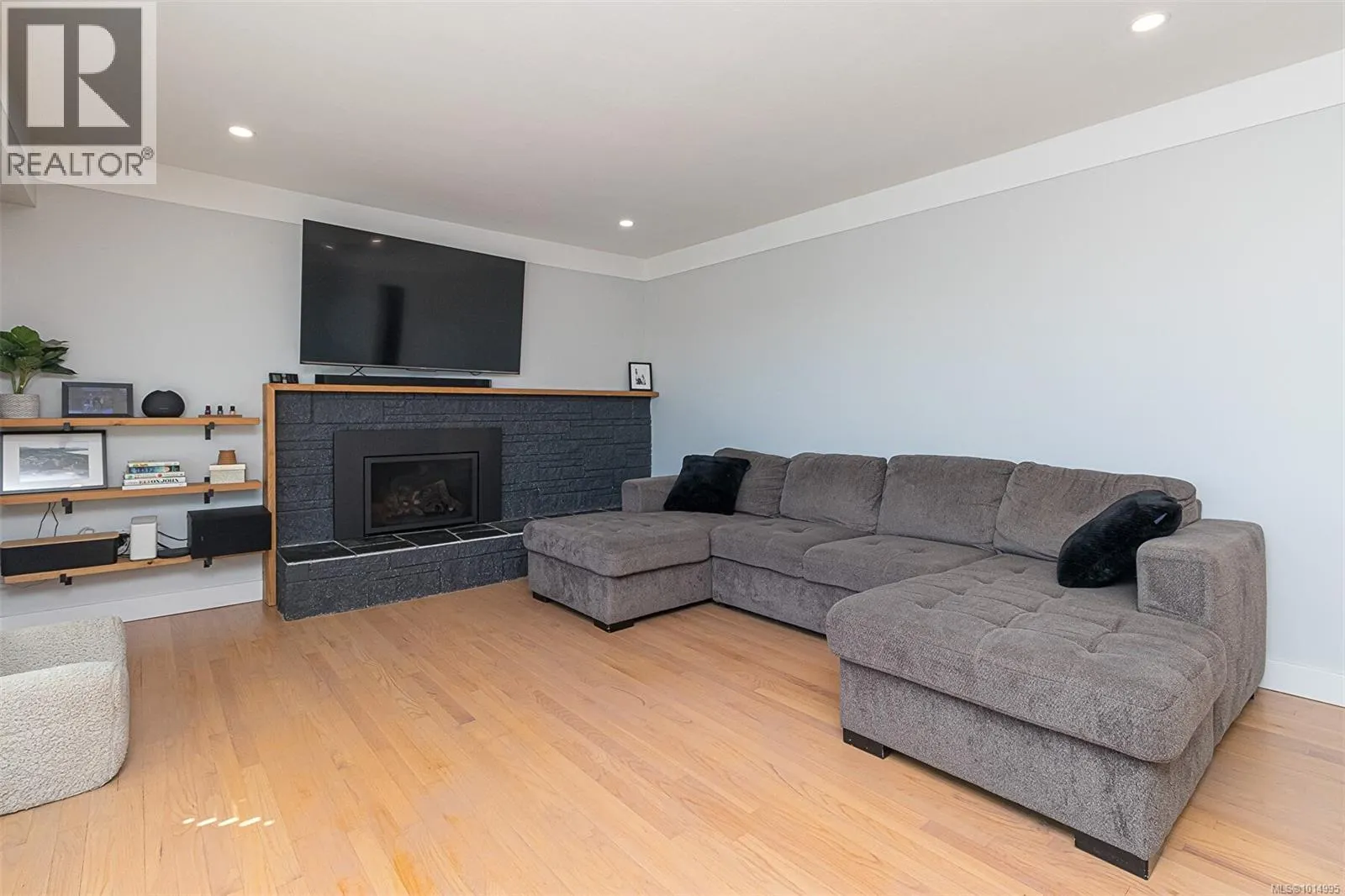 596 Peto Pl