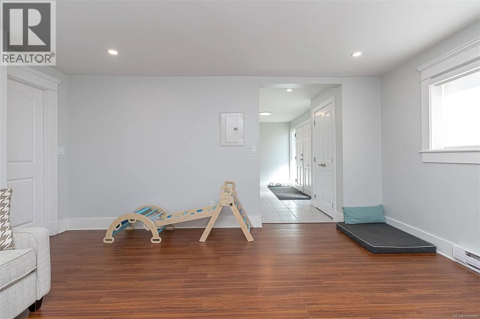596 Peto Pl