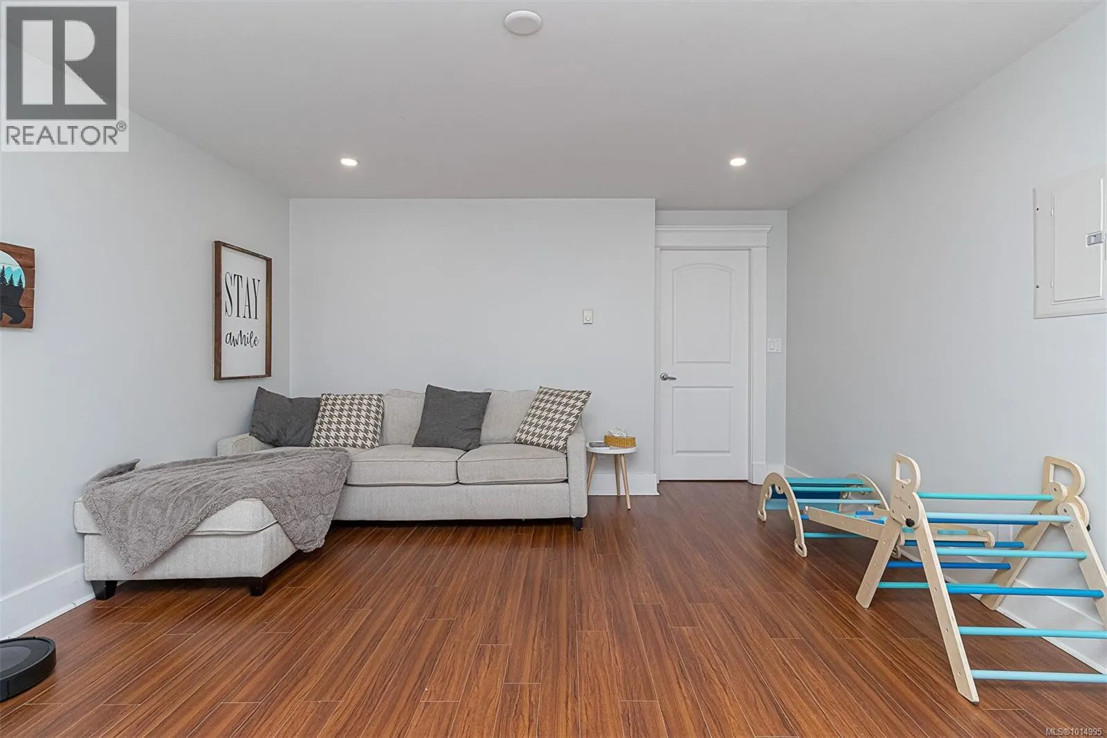 596 Peto Pl