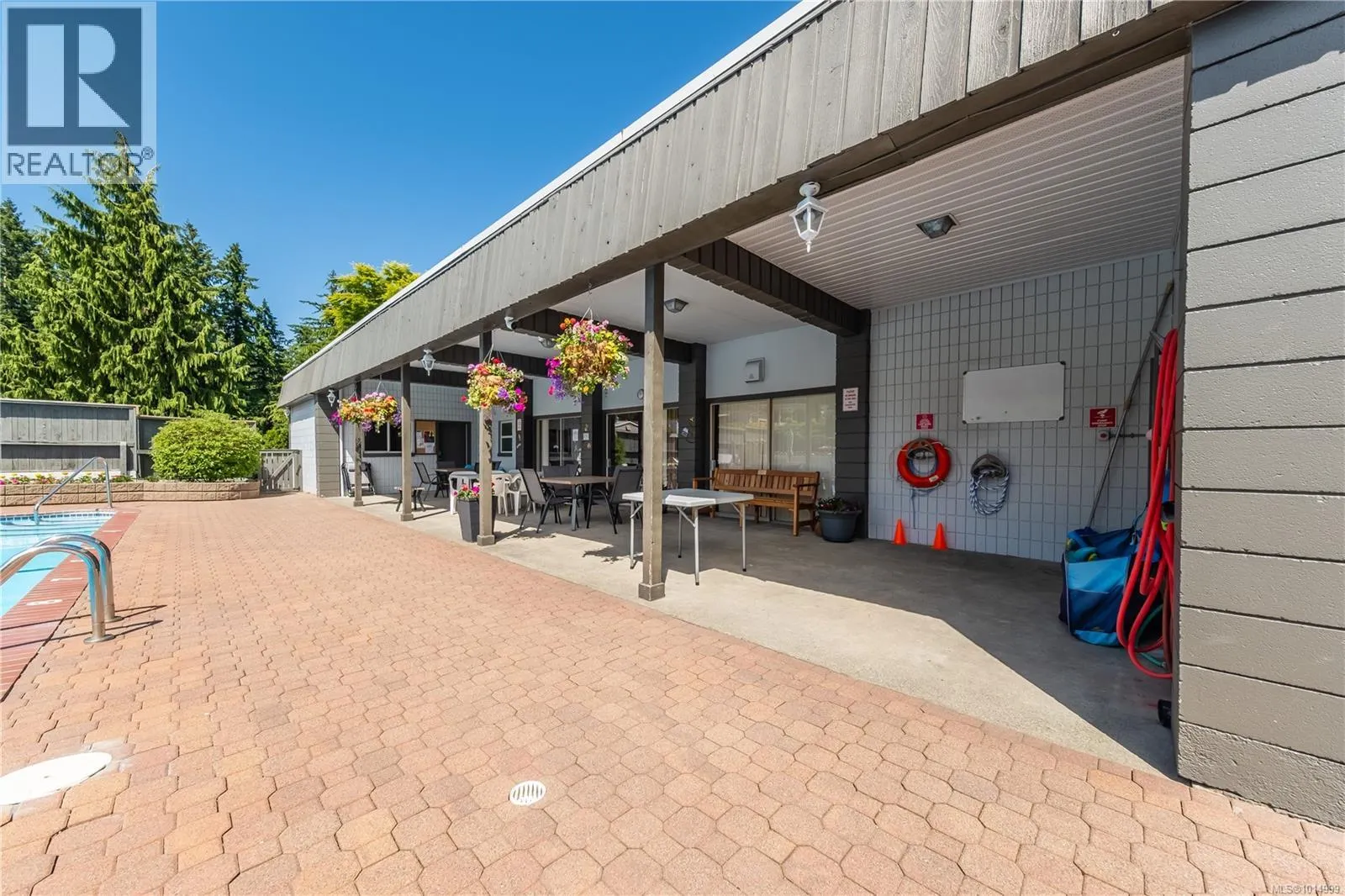 7 10980 Westdowne Rd