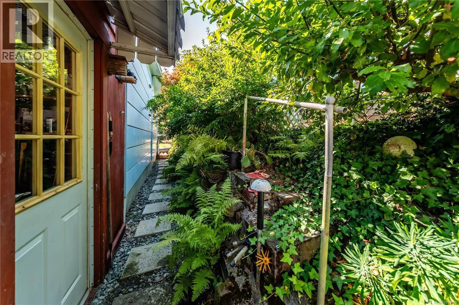 7 10980 Westdowne Rd