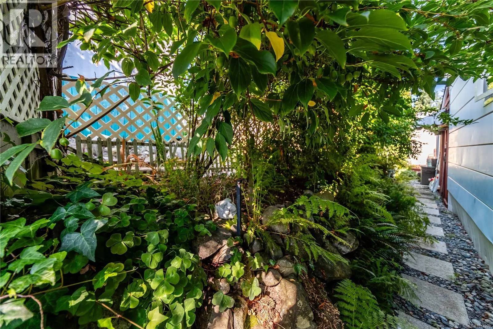 7 10980 Westdowne Rd