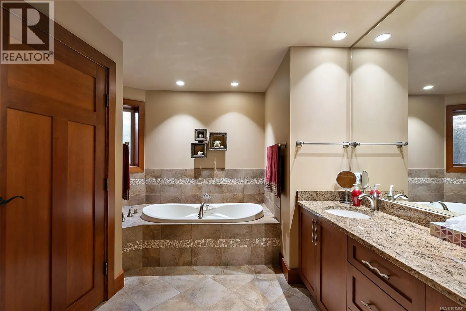 10206 Surfside Pl