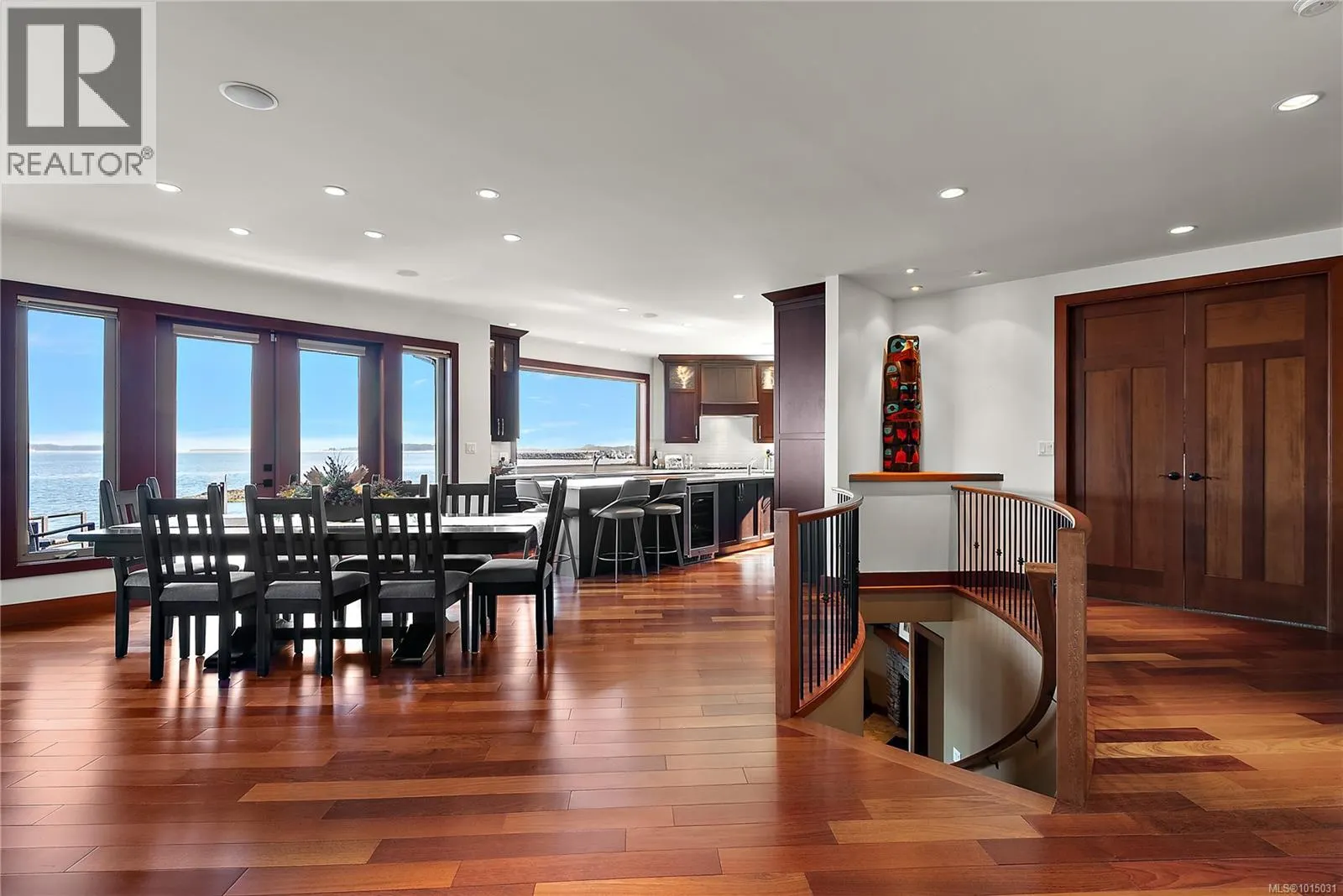 10206 Surfside Pl