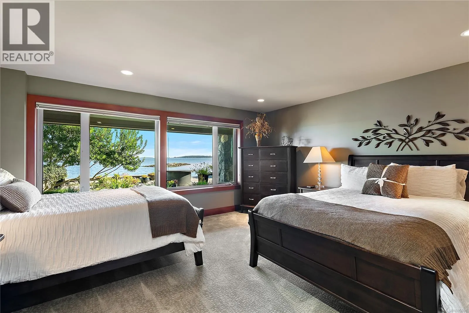 10206 Surfside Pl