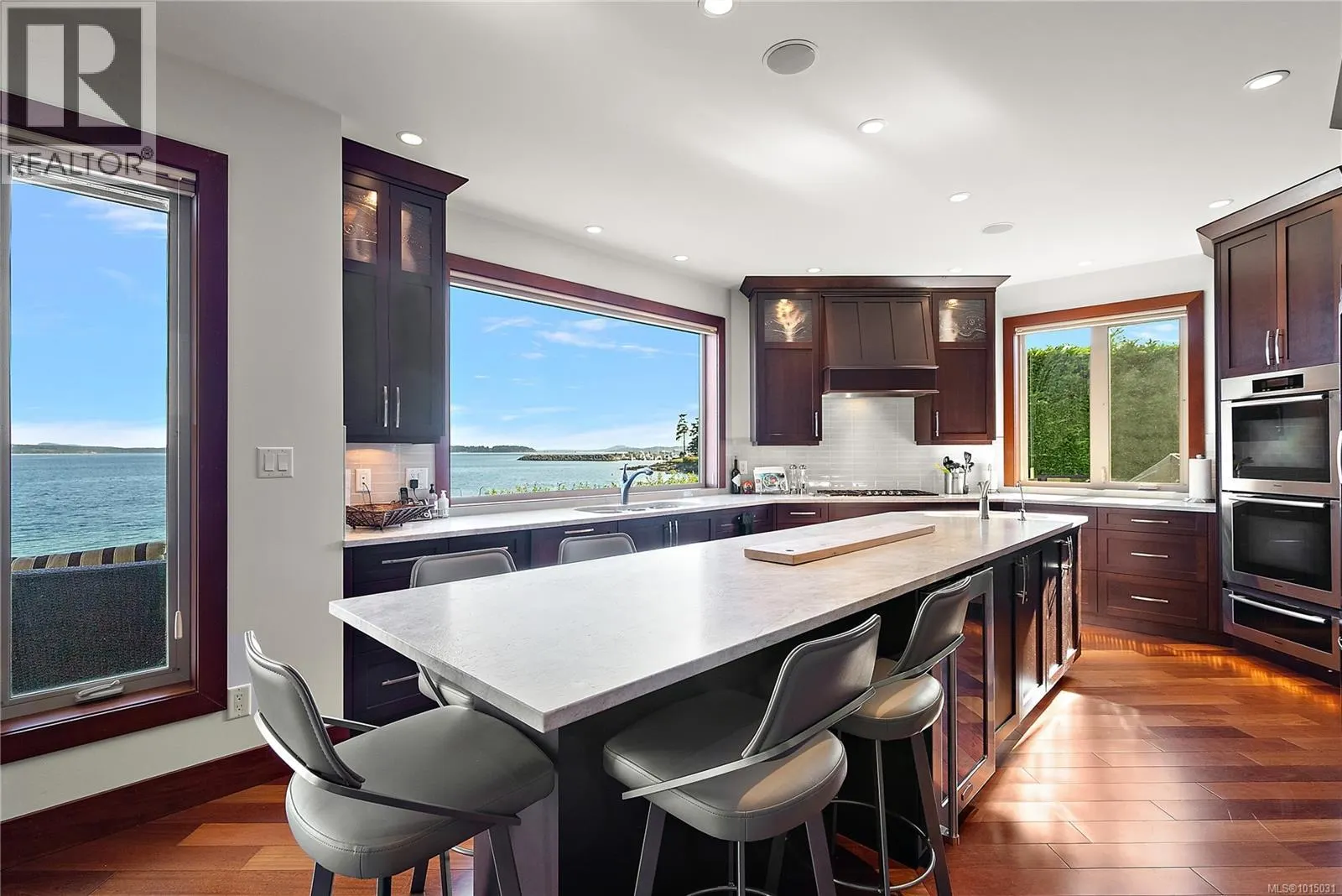 10206 Surfside Pl
