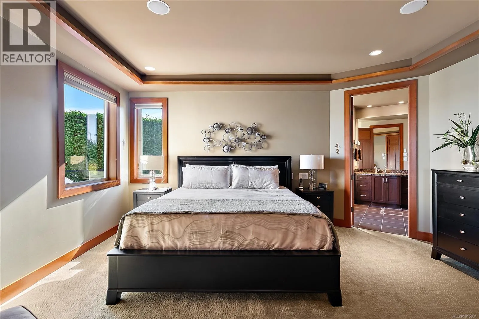 10206 Surfside Pl