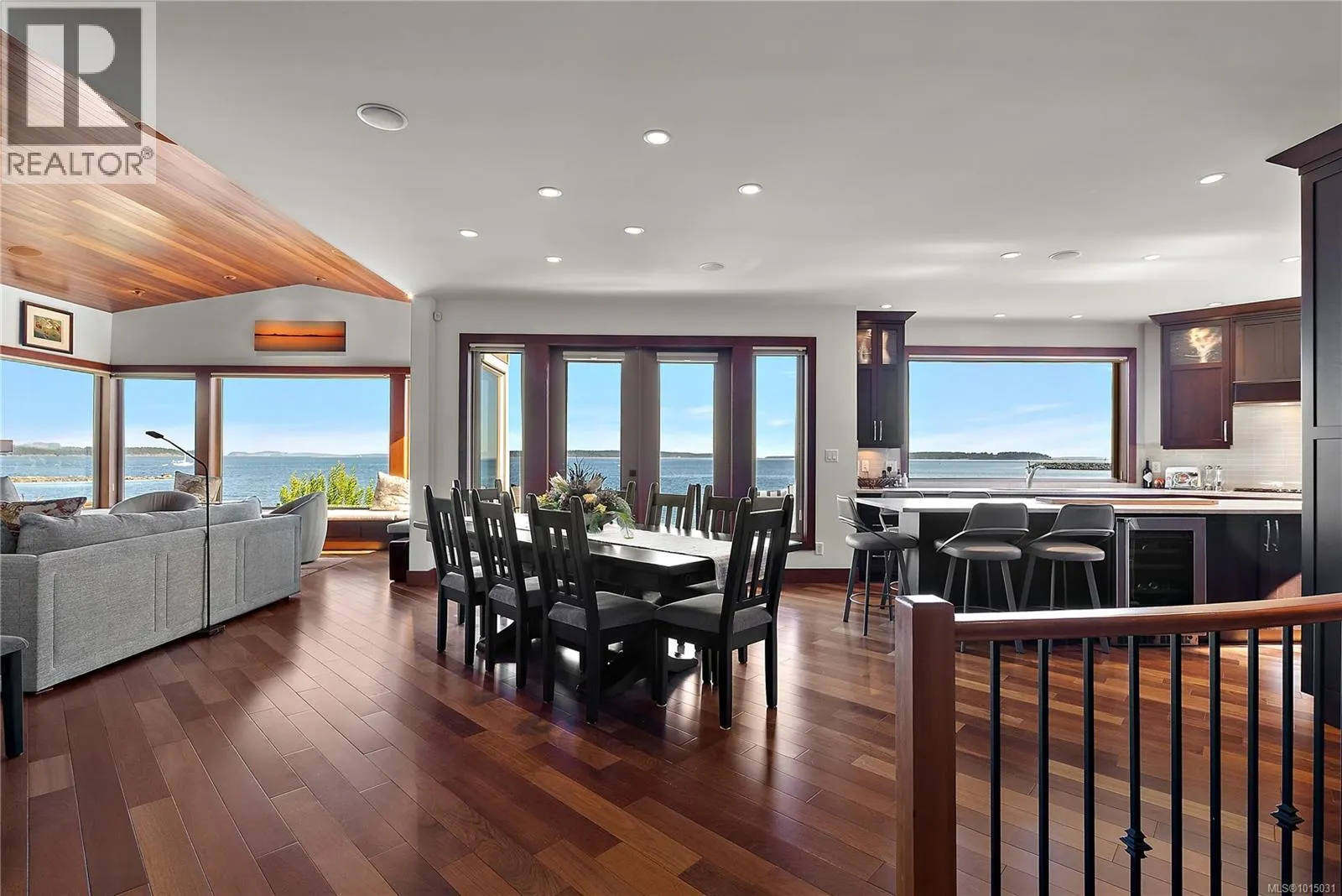 10206 Surfside Pl