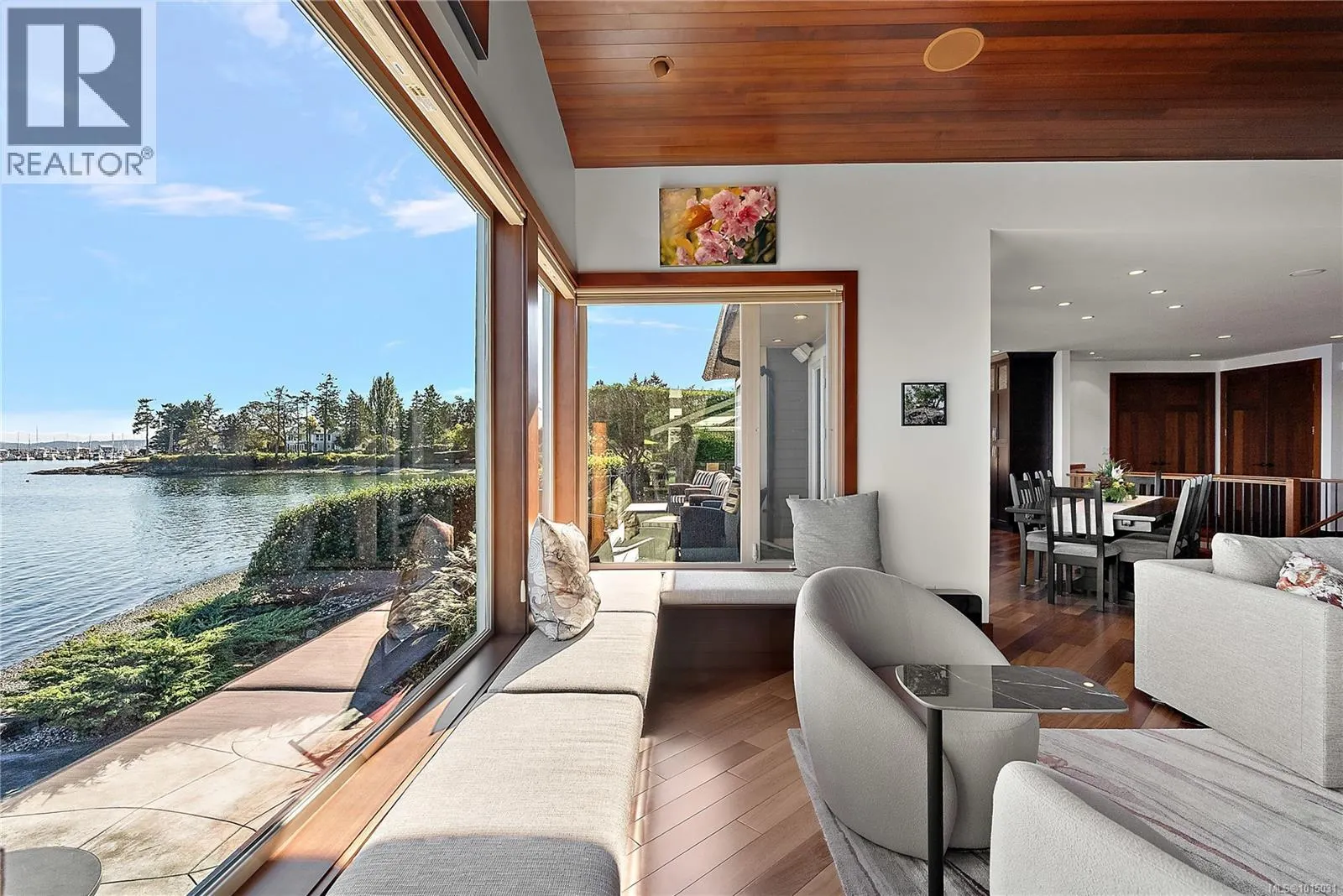 10206 Surfside Pl