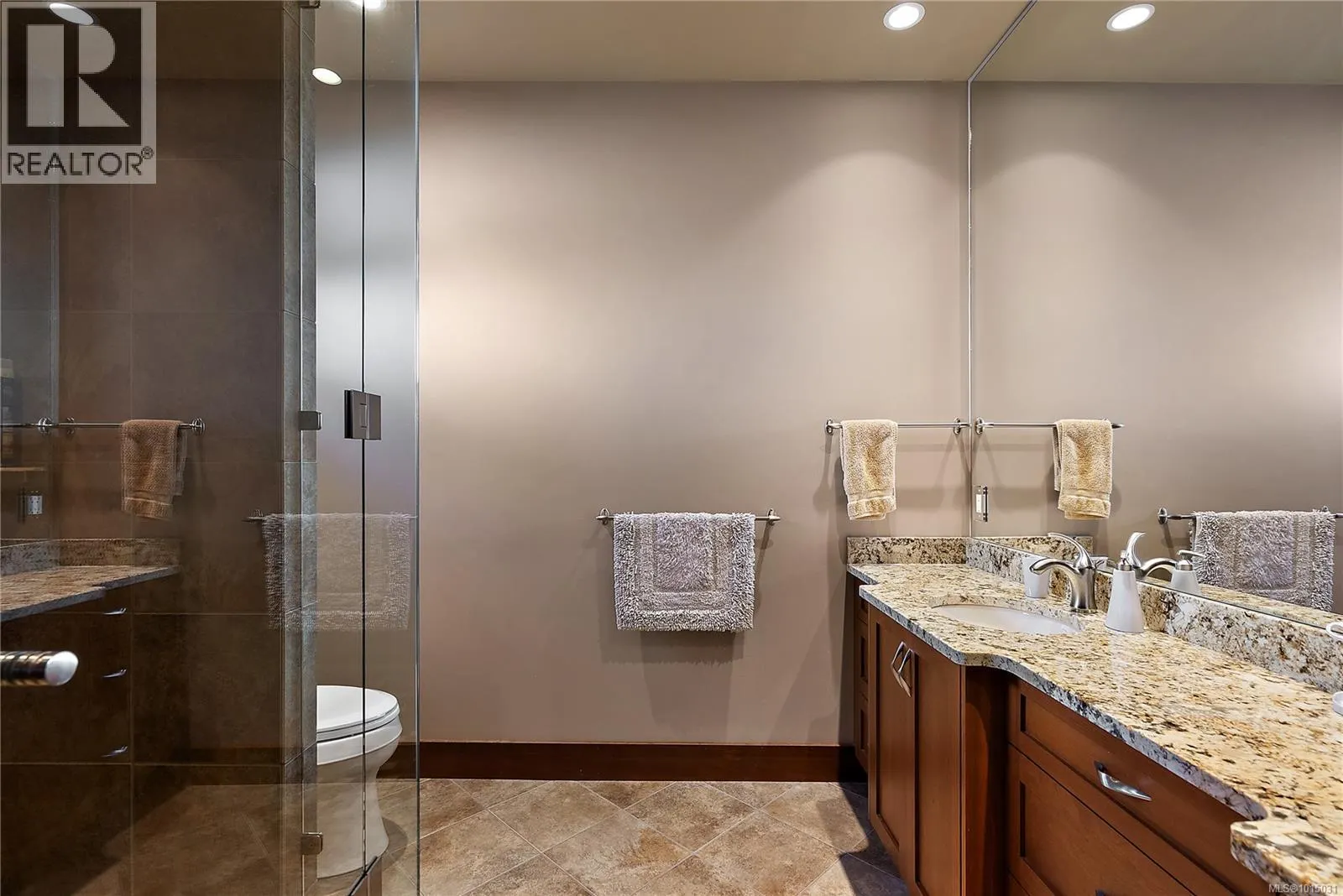 10206 Surfside Pl