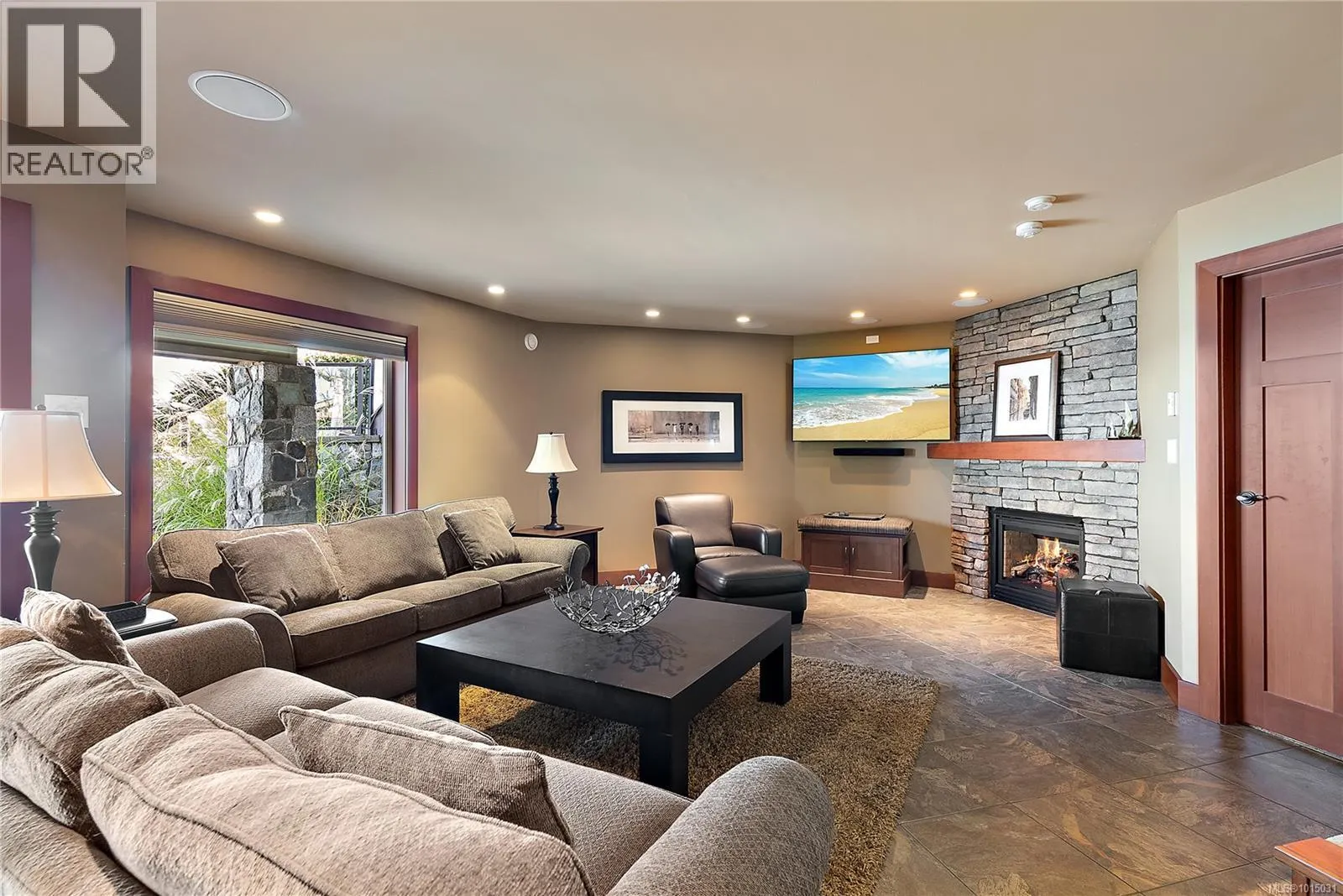 10206 Surfside Pl