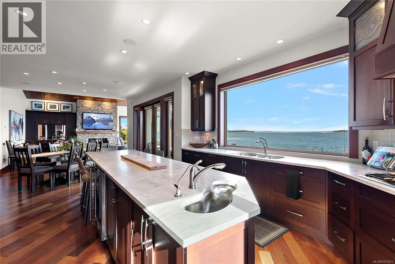 10206 Surfside Pl