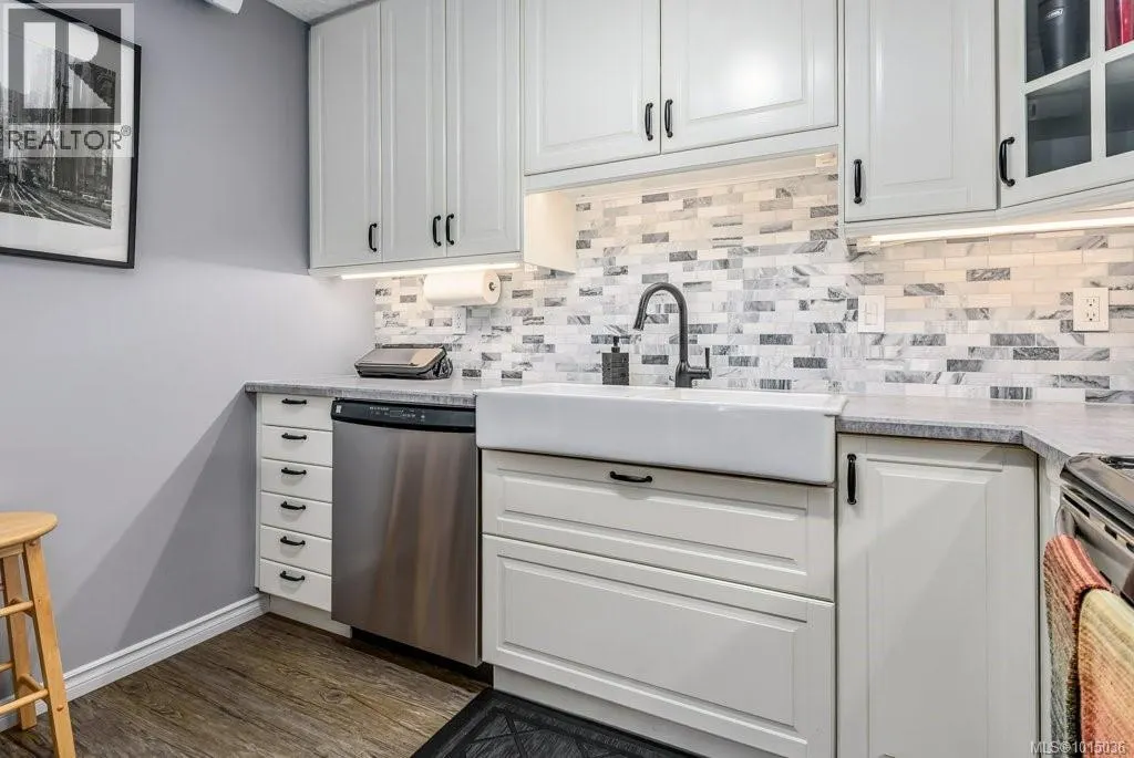 D 828 Washington Way