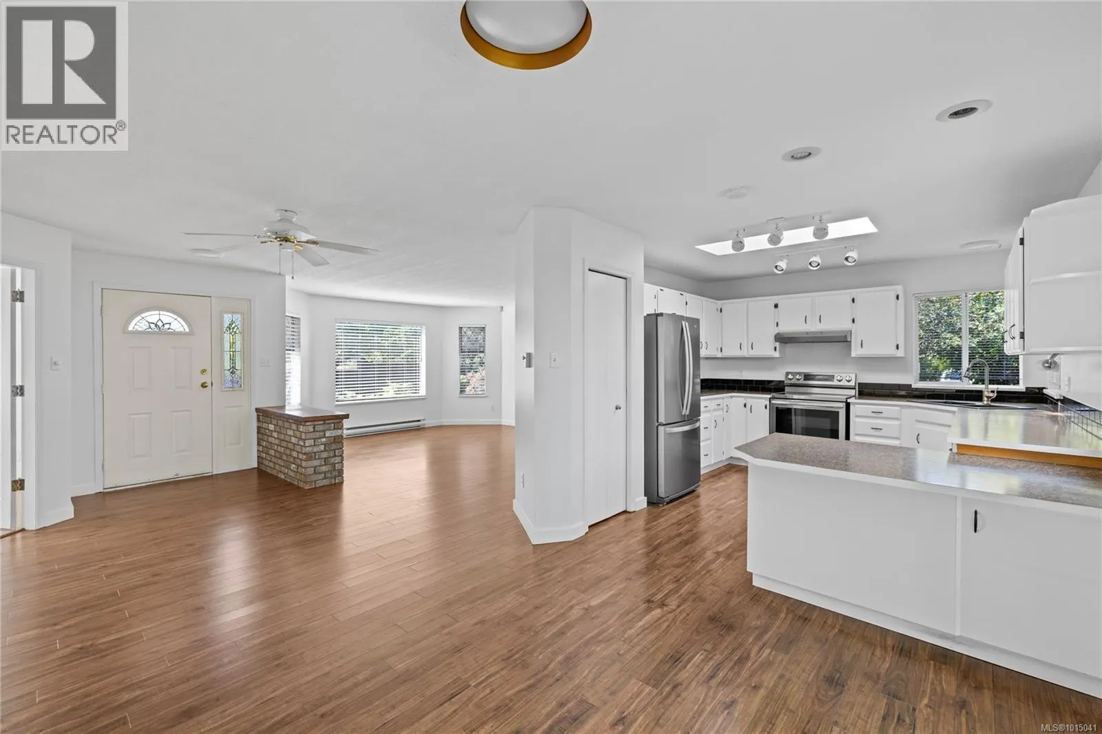 332 Moilliet St S