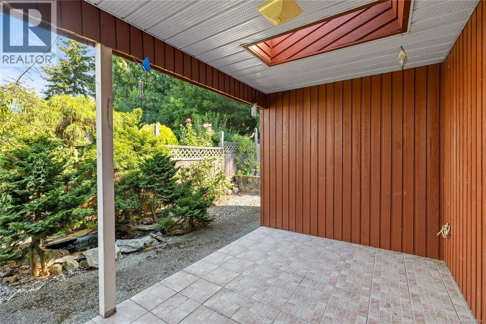 332 Moilliet St S