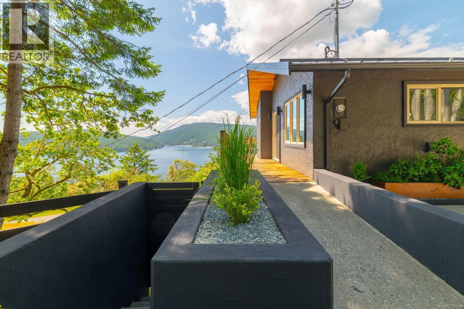 543 Bayview Pl
