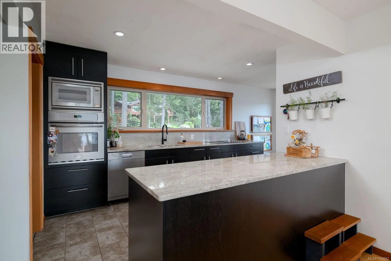 543 Bayview Pl