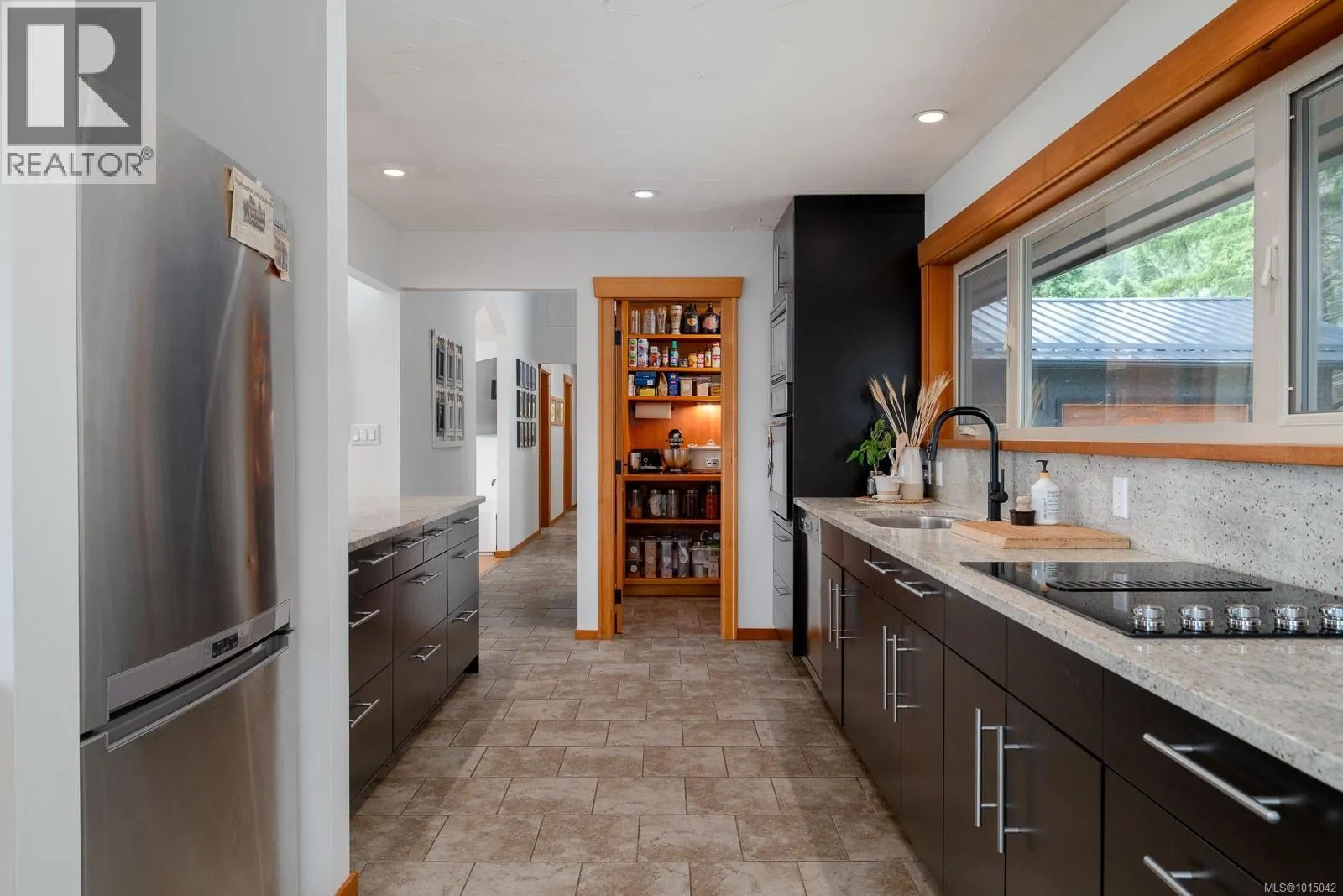 543 Bayview Pl