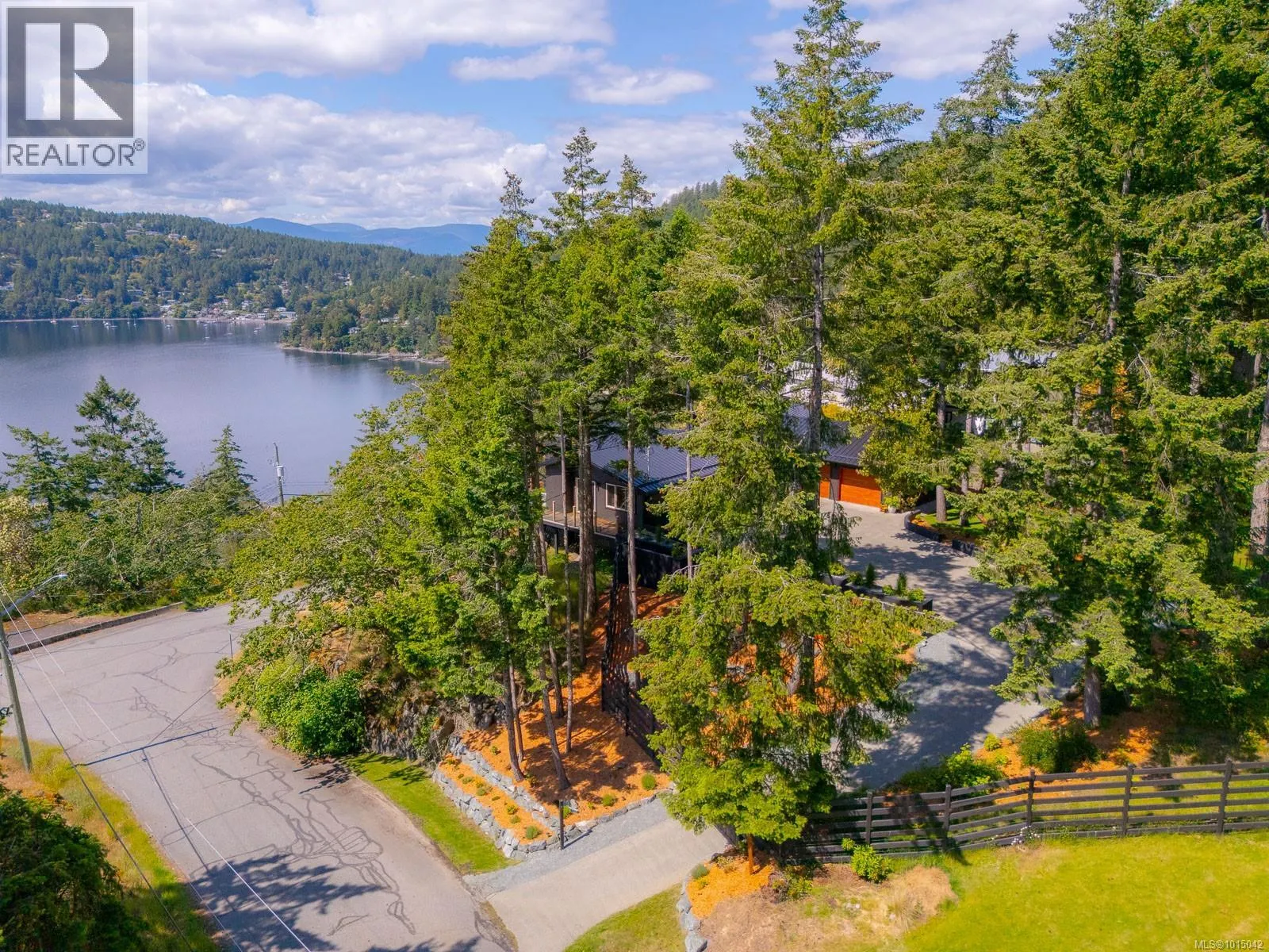 543 Bayview Pl