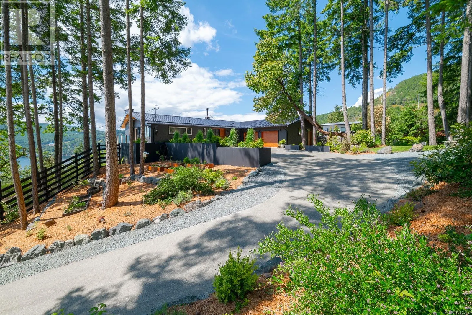 543 Bayview Pl