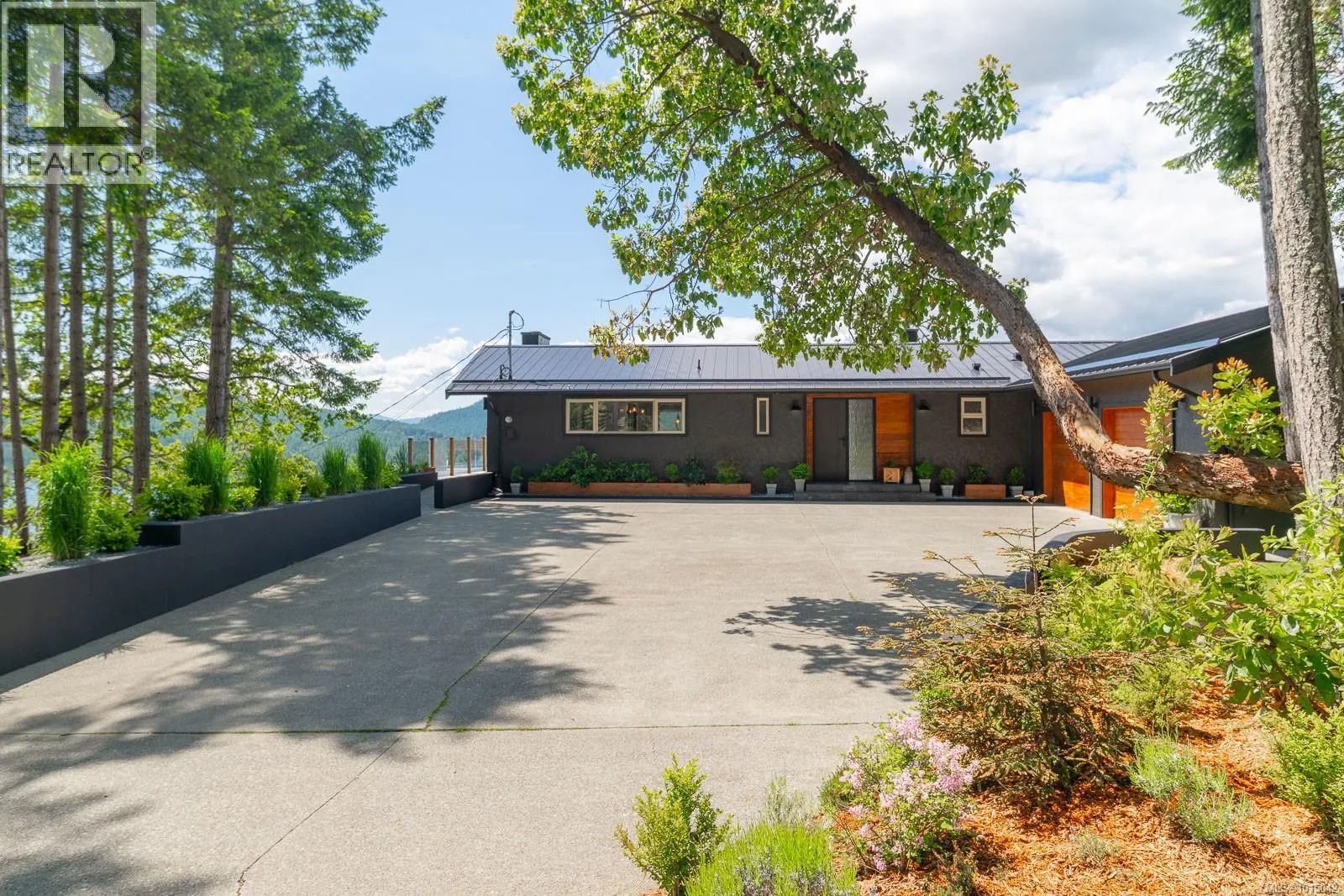 543 Bayview Pl