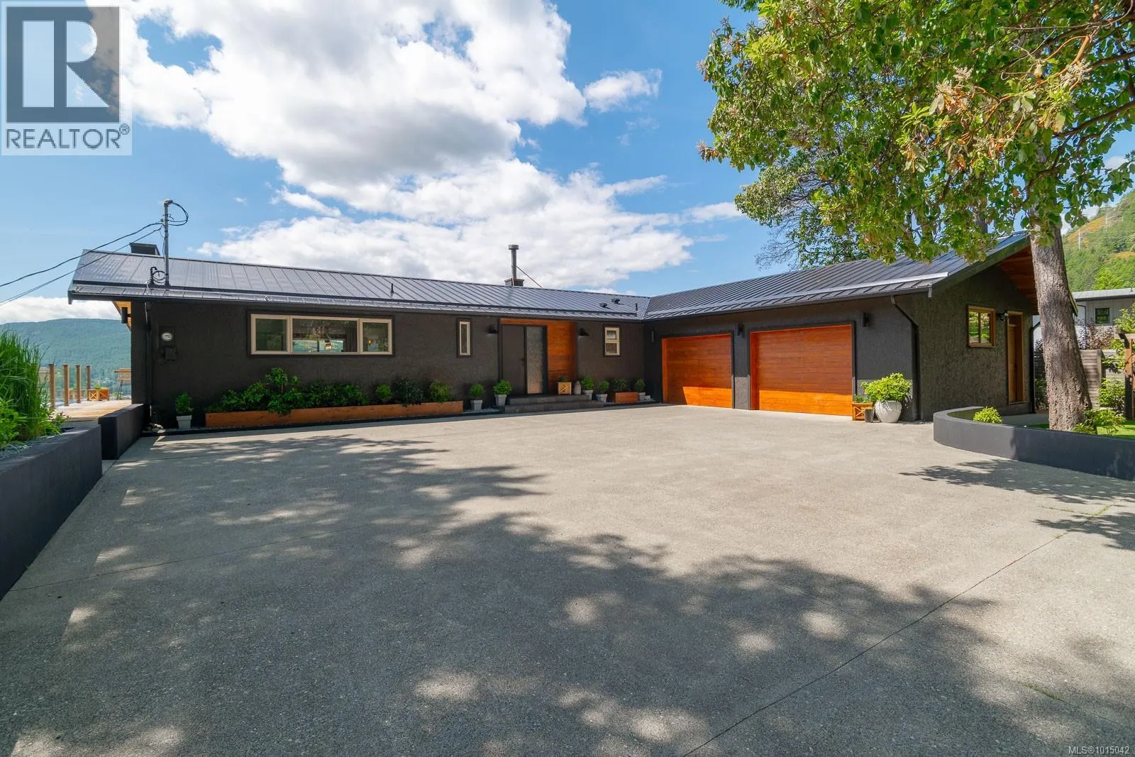 543 Bayview Pl