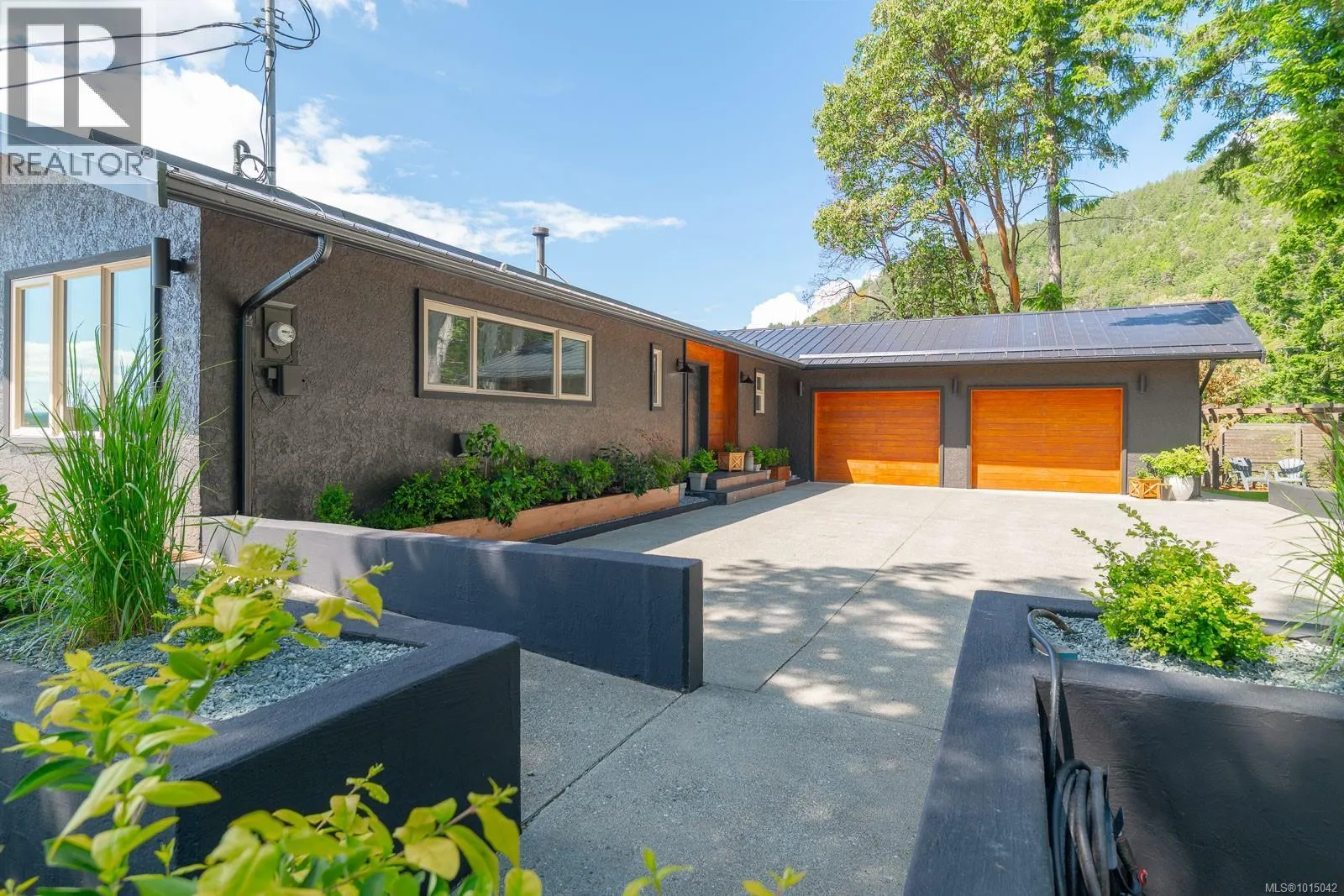543 Bayview Pl