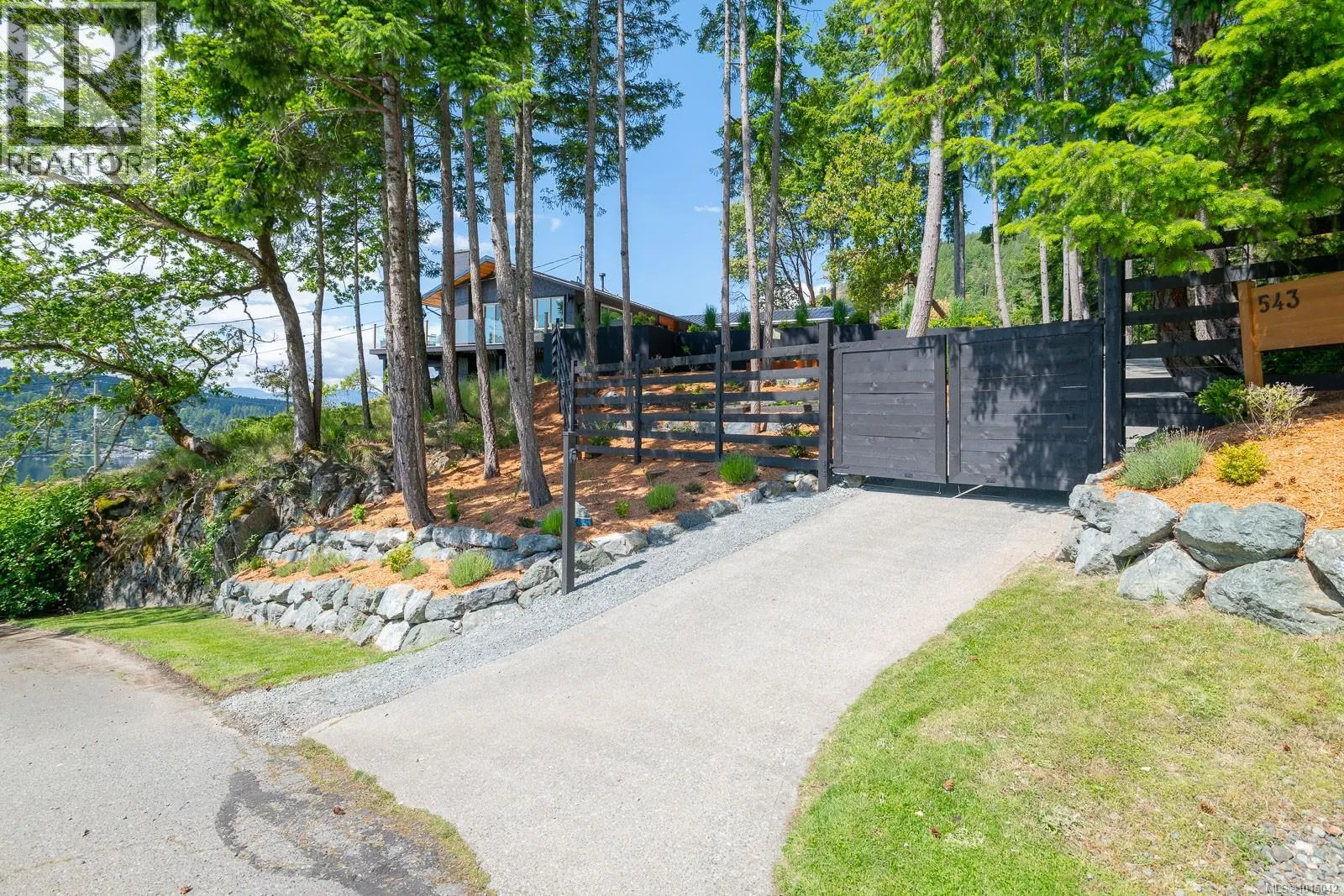 543 Bayview Pl
