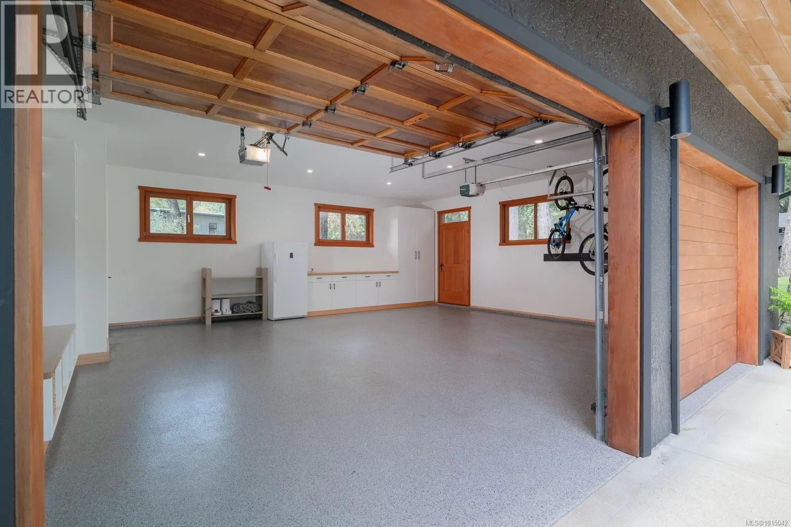 543 Bayview Pl
