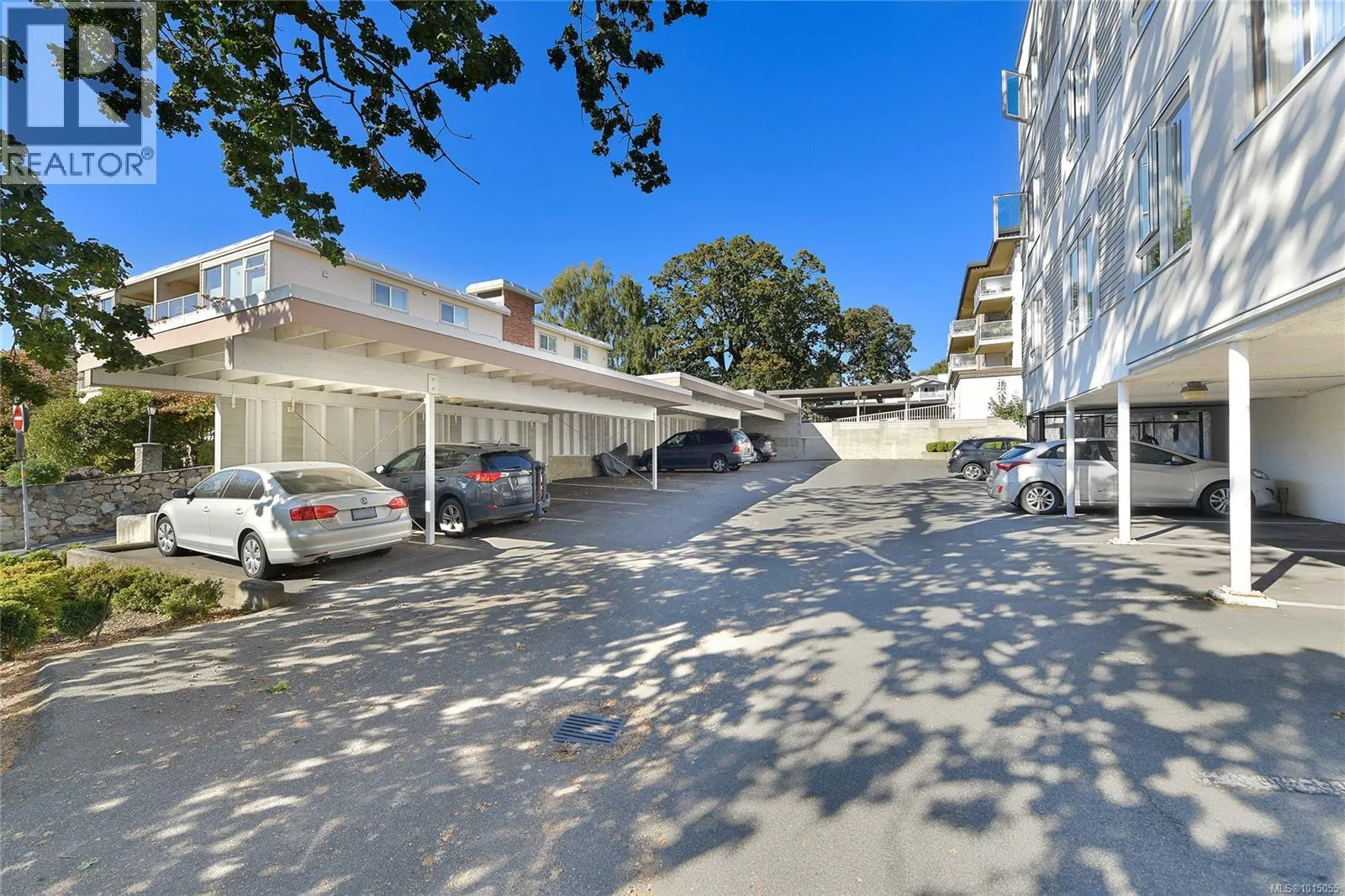 301 1170 ROCKLAND Ave