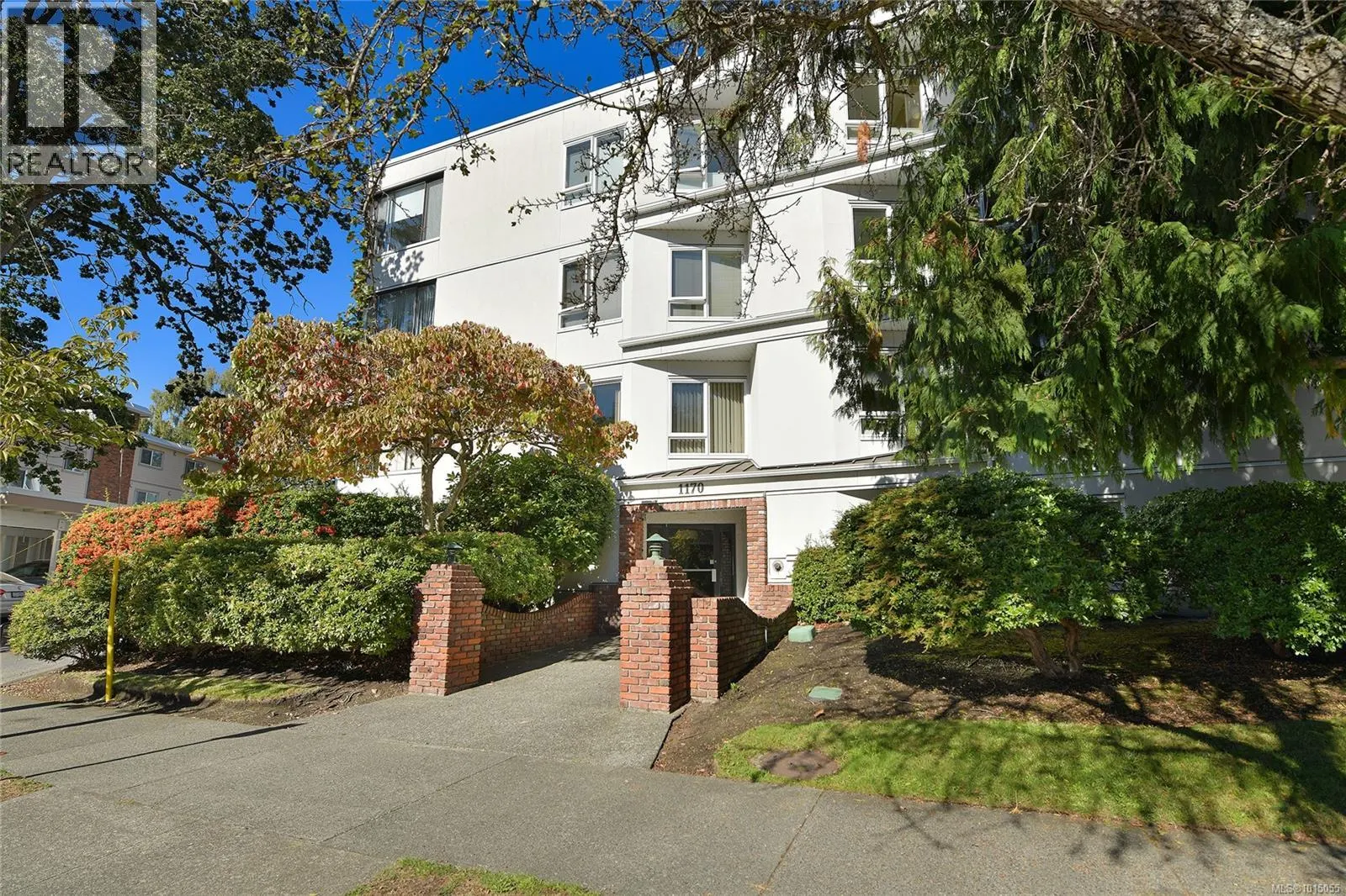 301 1170 ROCKLAND Ave