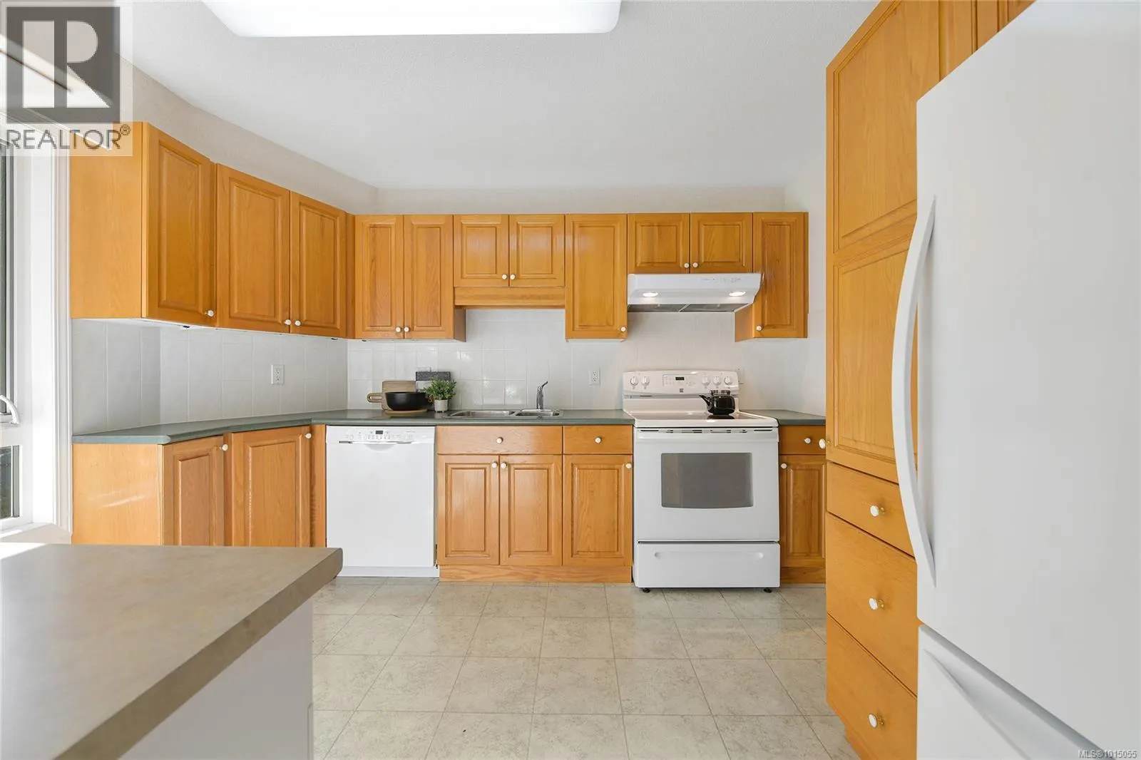 301 1170 ROCKLAND Ave