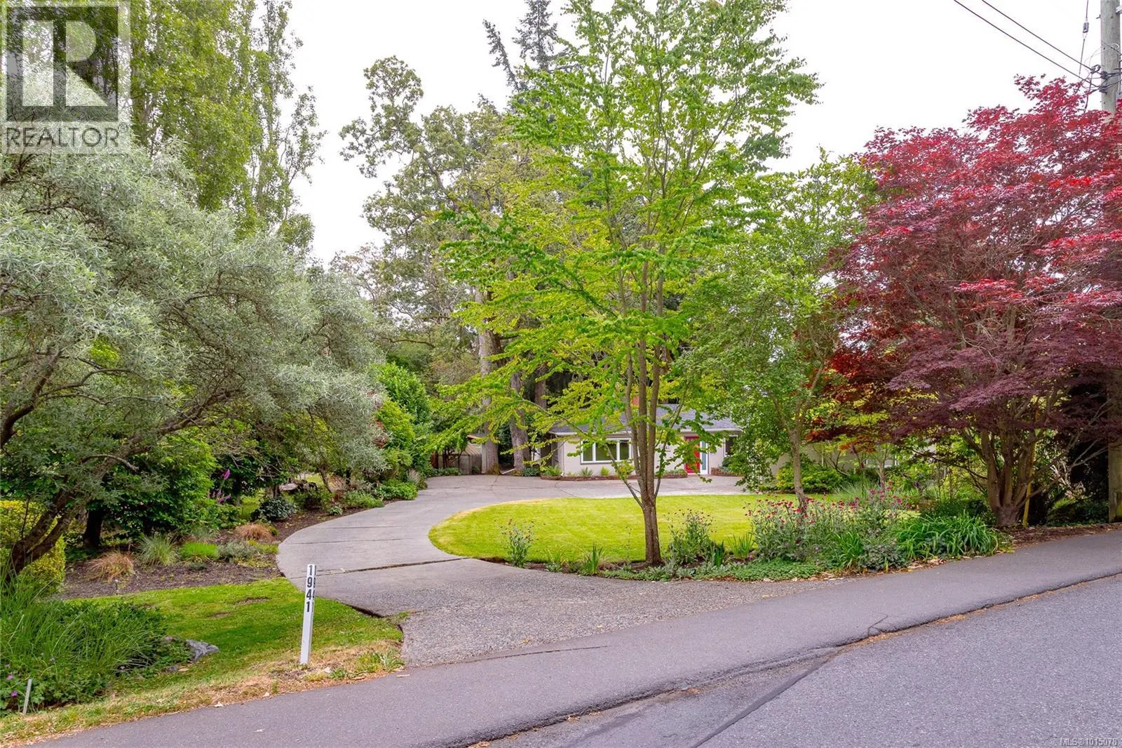 1941 Mayfair Dr