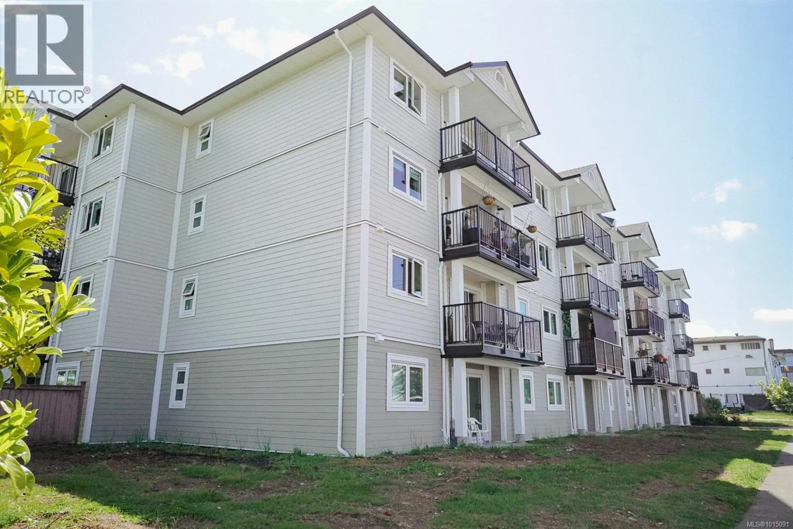 102 3855 11th Ave