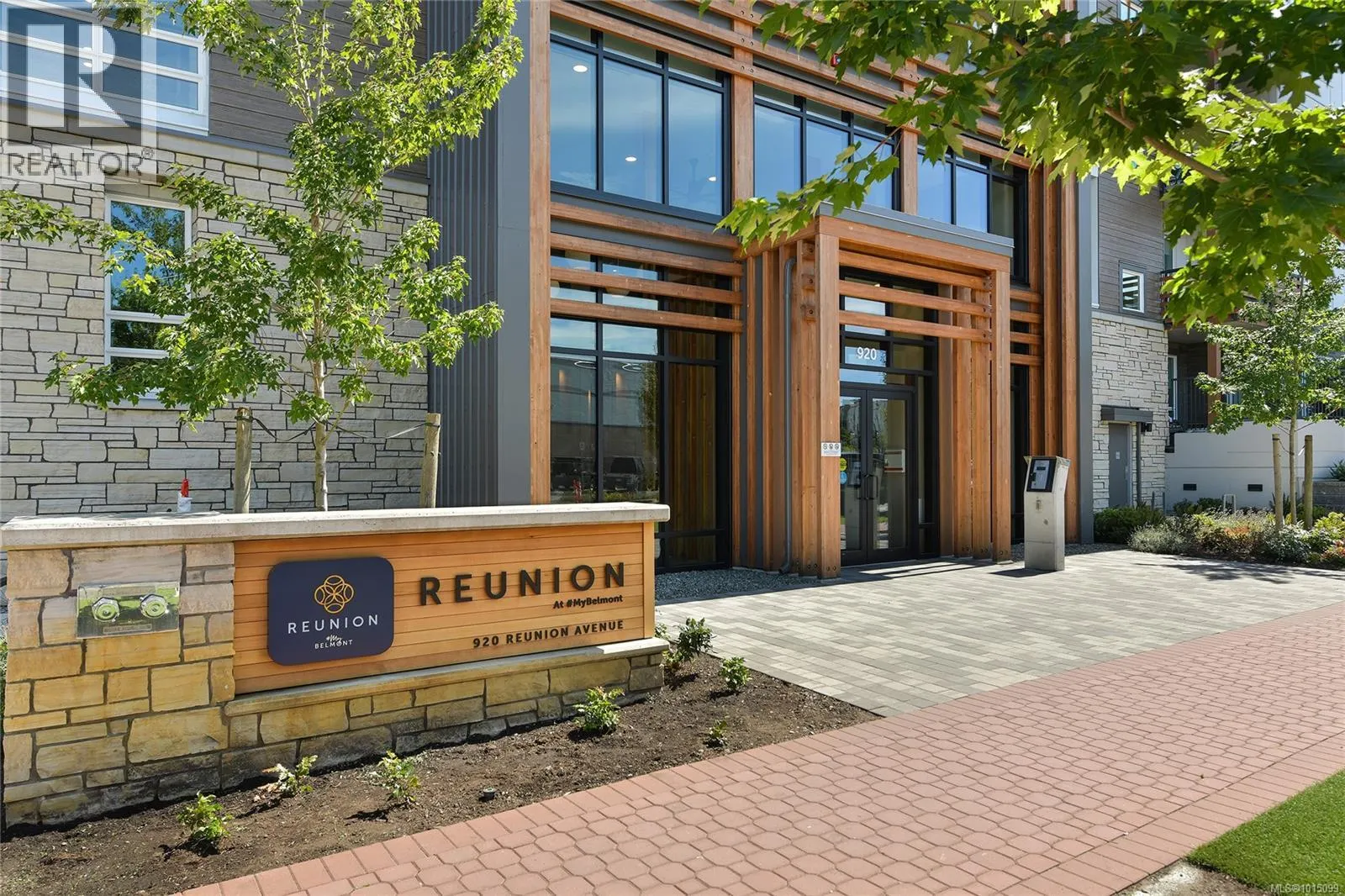 127 920 REUNION Ave