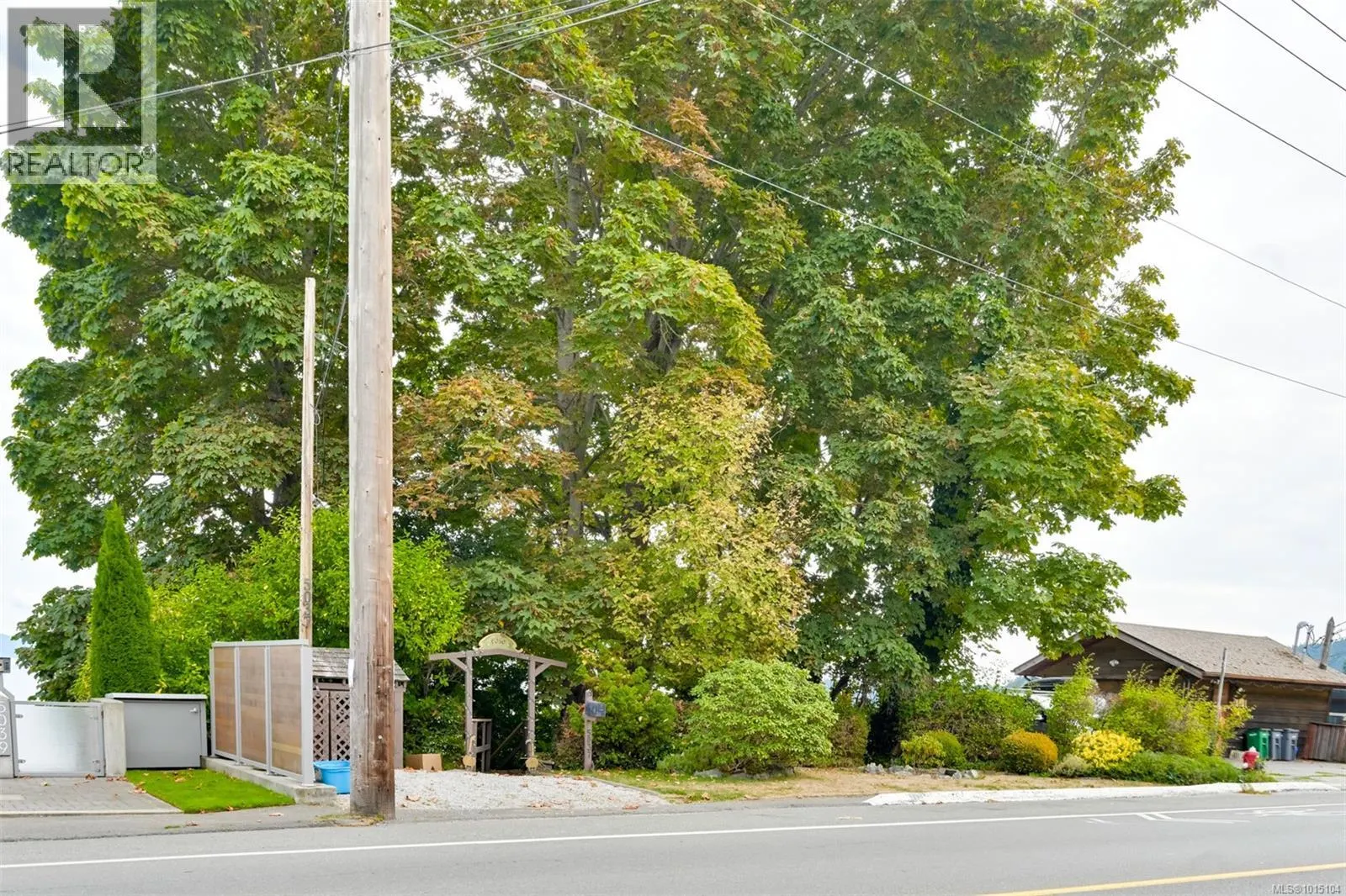 5037 Cordova Bay Rd