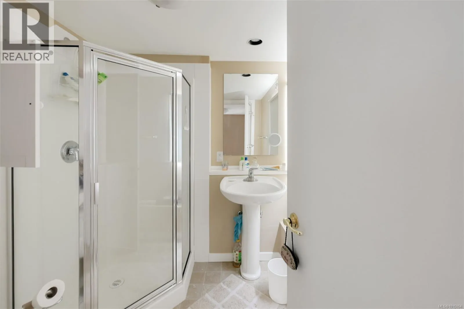 5037 Cordova Bay Rd