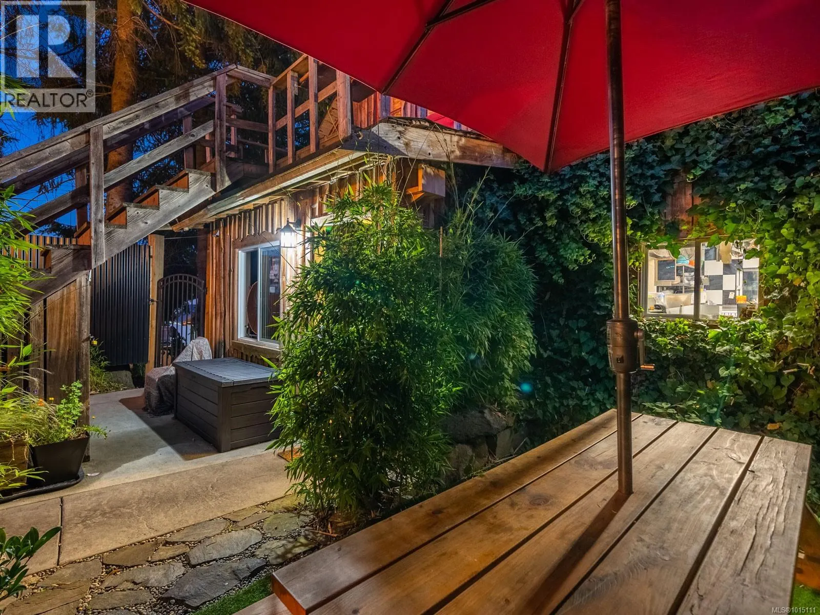 18 Roberts St