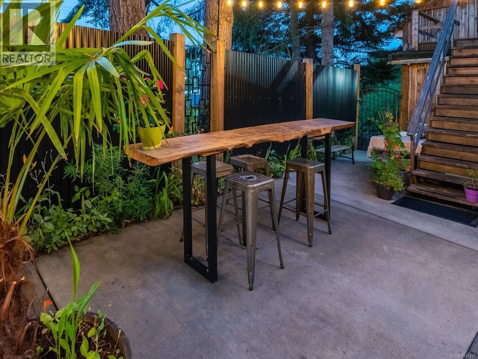 18 Roberts St