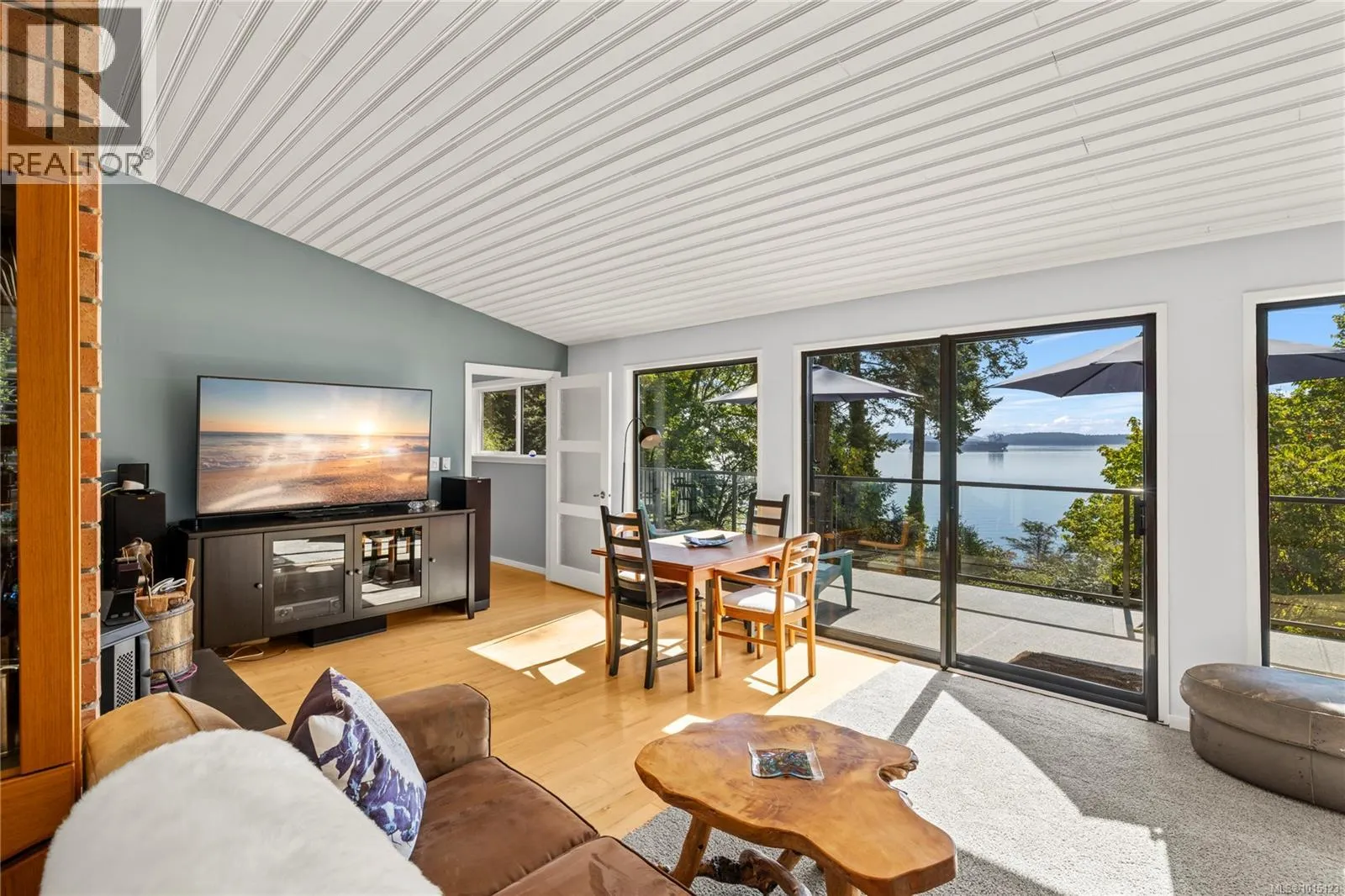 2530 Spring Beach Dr